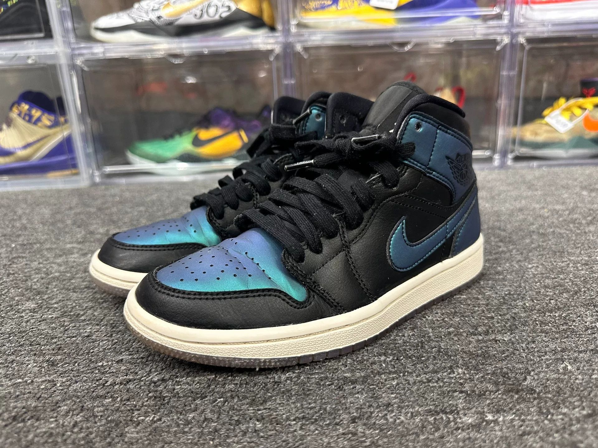 Nike Nike AJ1 Lowtop Sneakers 10 Men Size US 10 / EU 43 - 1 Thumbnail