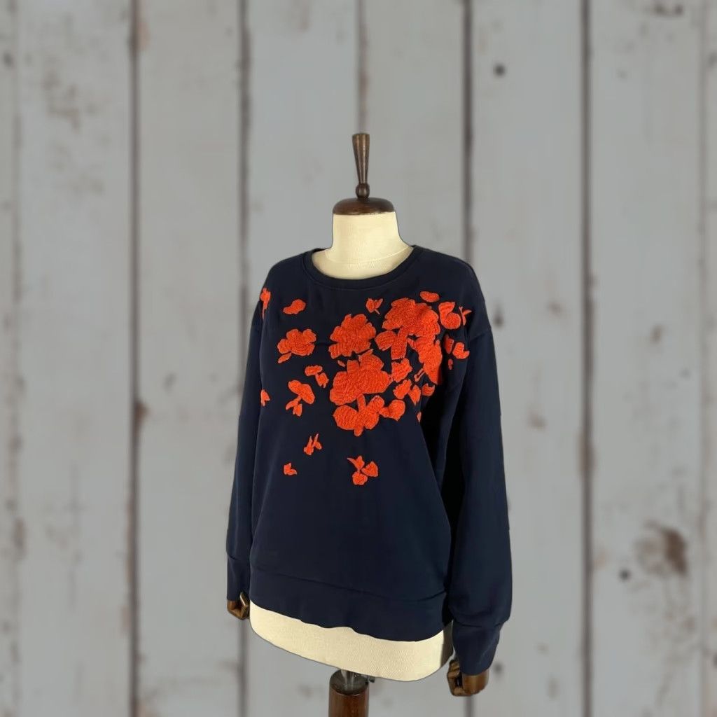 J.Crew J.Crew Sweatshirt Woman L Navy Blue Floral Embroidered Fleece Crew Neck Pullover Size L / US 10 / IT 46 - 1 Thumbnail