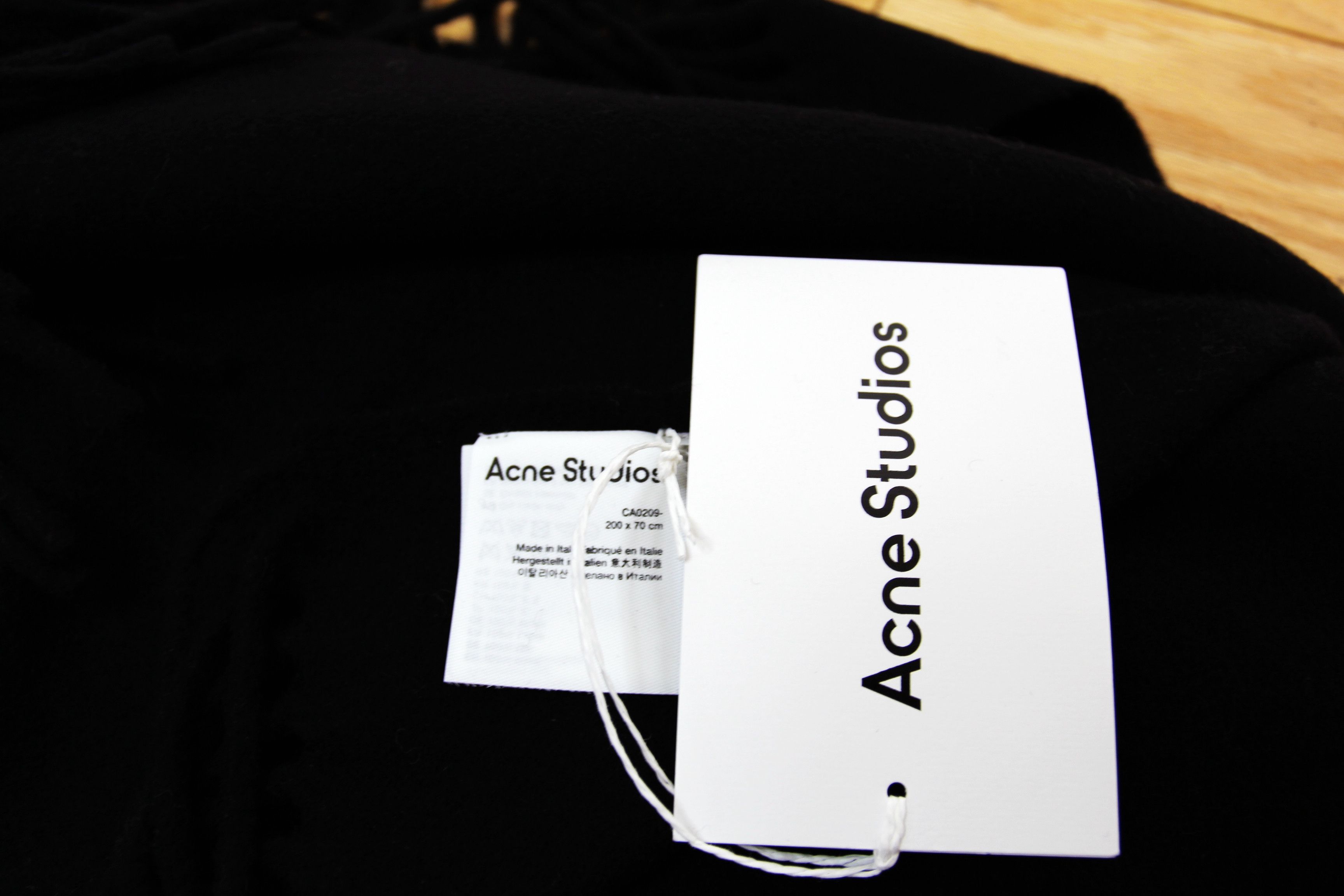 Acne Studios BNWT AW25 ACNE STUDIOS PINK PATCH OVERSIZED WOOL SCARF BLACK Size ONE SIZE - 3 Thumbnail