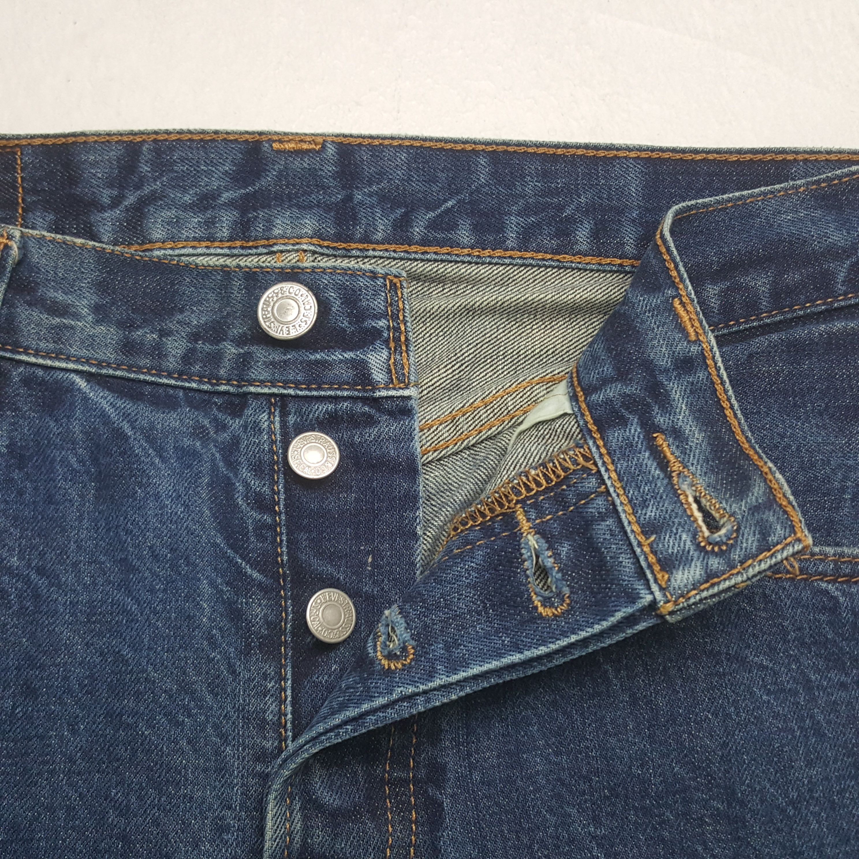 Levi's Vintage Clothing Vintage Levi's 501 Selvedge Denim Jeans Size US 32 / EU 48 - 12 Thumbnail