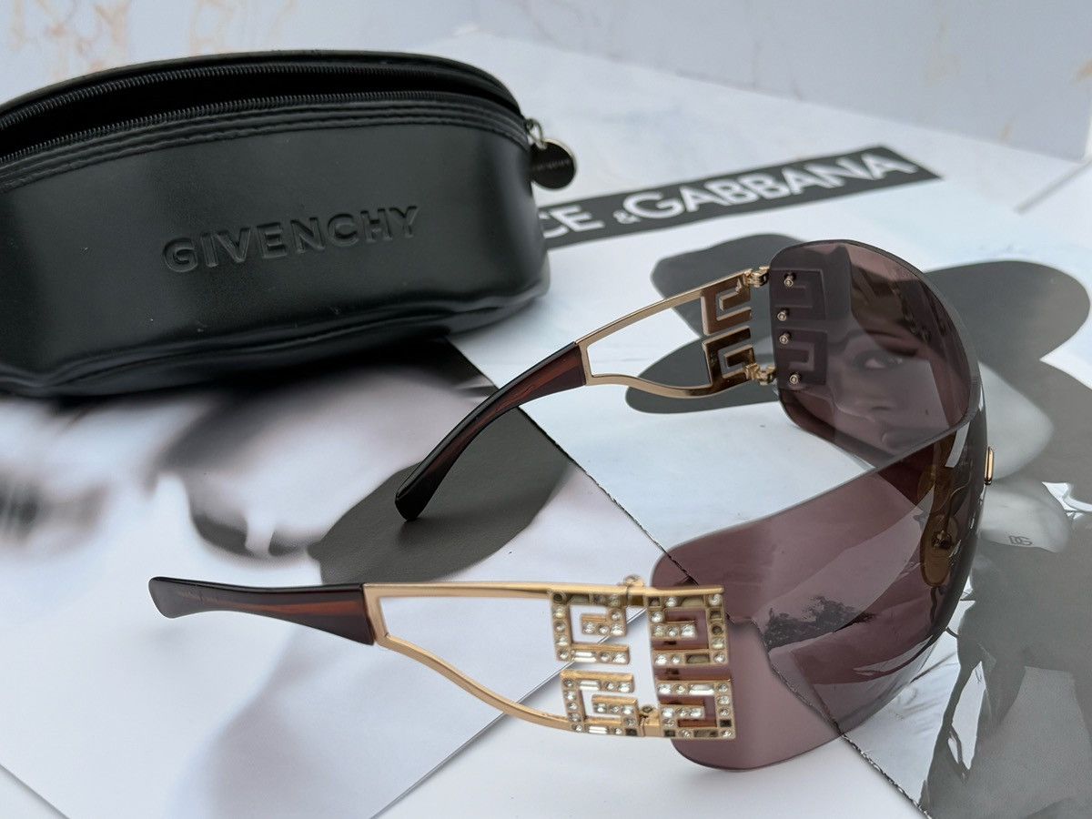 Givenchy Givenchy vintage sunglasses SGV213S Size ONE SIZE - 21 Thumbnail