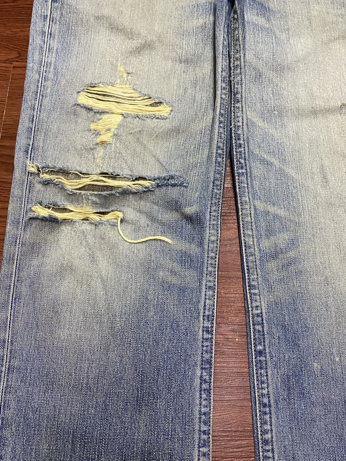 Japanese Brand Vintage Wrangler Faded Wash Distressed Loose Jeans Size US 33 - 9 Thumbnail