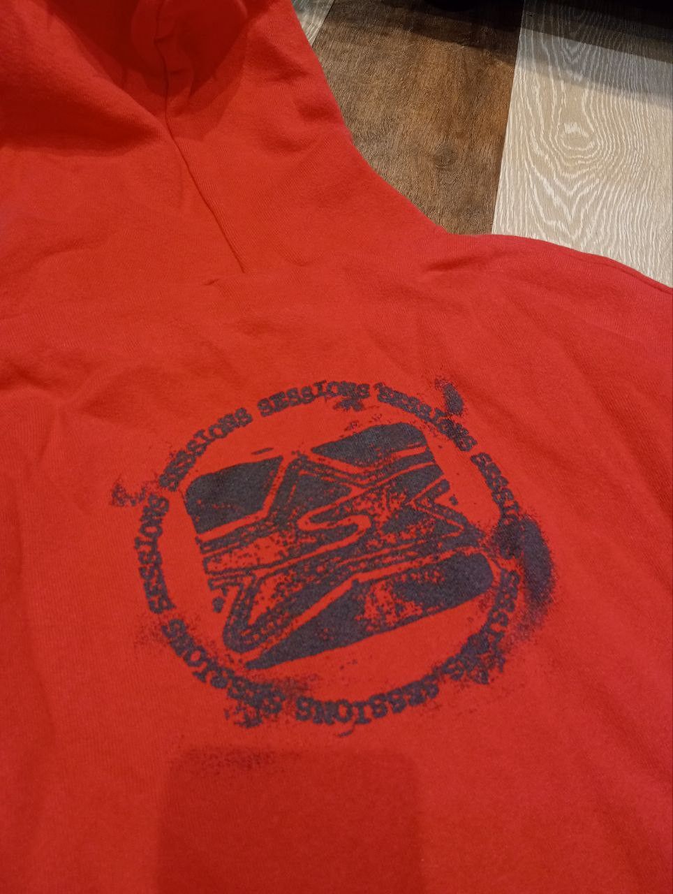 Sessions VINTAGE SESSIONS SKATEBOARDS OVERSIZED HOODIE - SIZE L - RED Size US L / EU 52-54 / 3 - 9 Thumbnail
