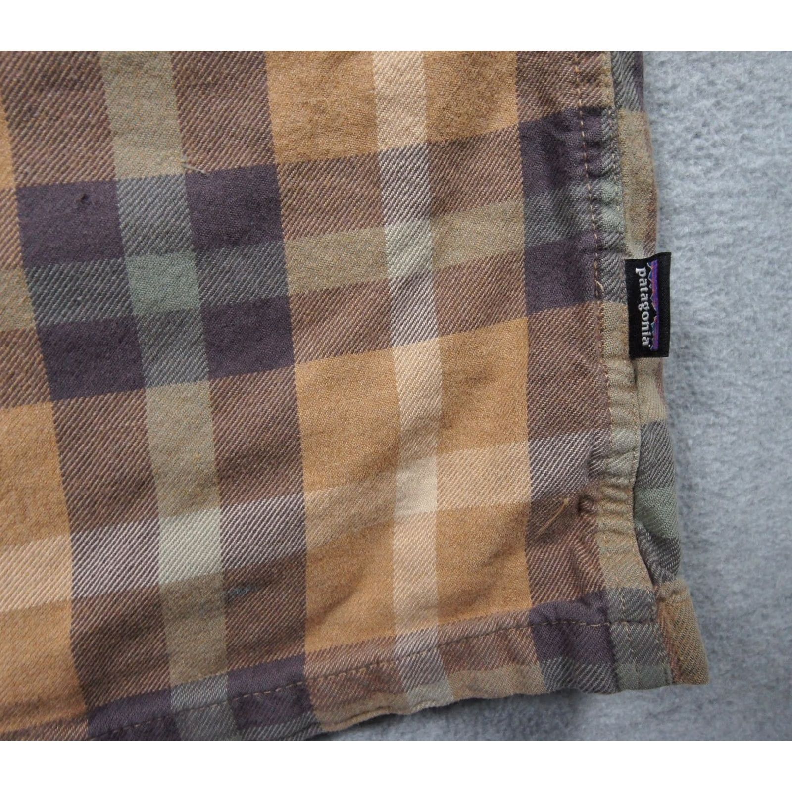 Patagonia Patagonia Shirt Mens Large Beige Button Down Fjord Flannel Plaid Outdoors Adult Size US L / EU 52-54 / 3 - 5 Thumbnail