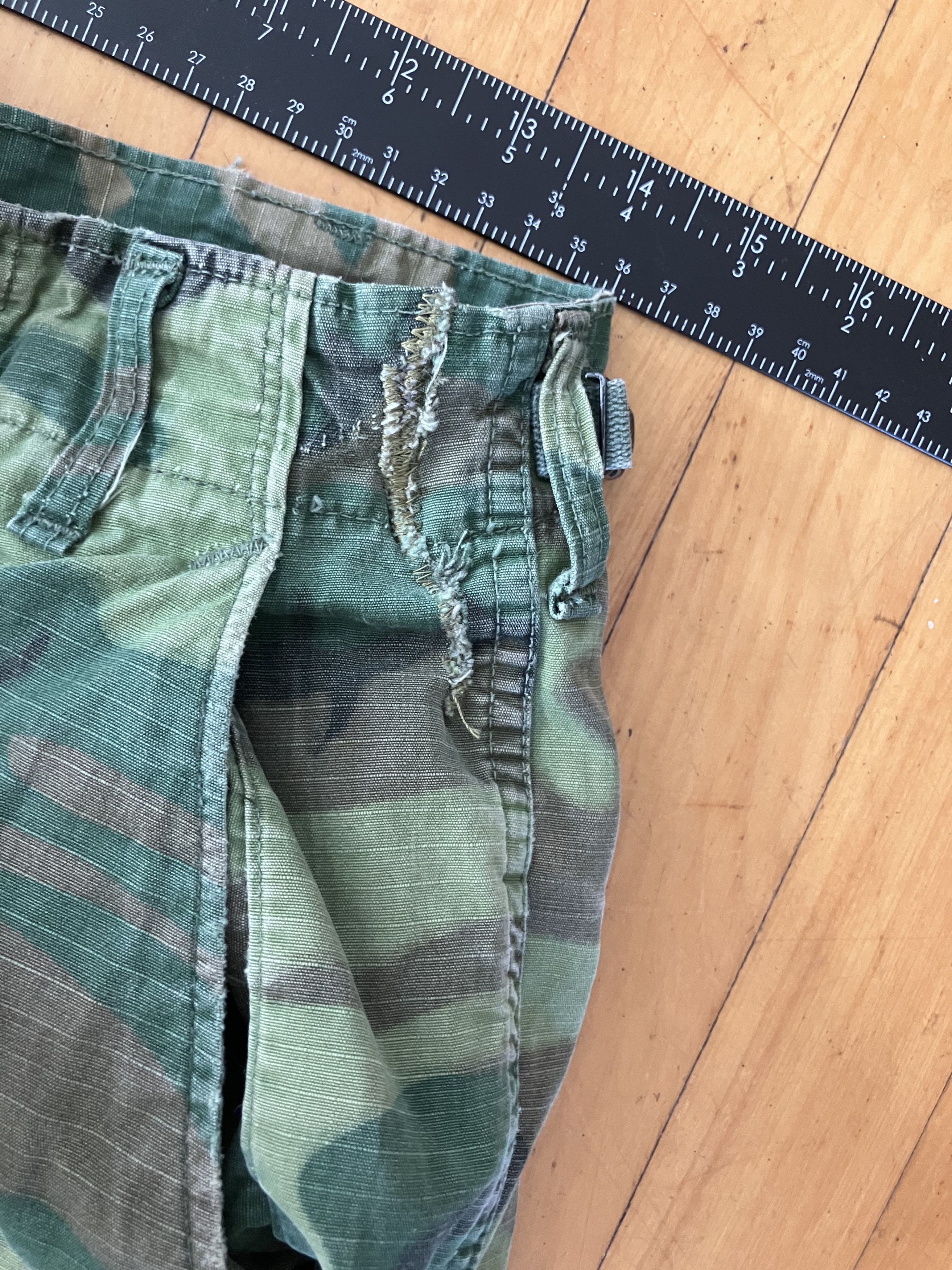 Vintage Vintage Vietnam-Era Camo Cargo Pants Size US 27 - 5 Thumbnail