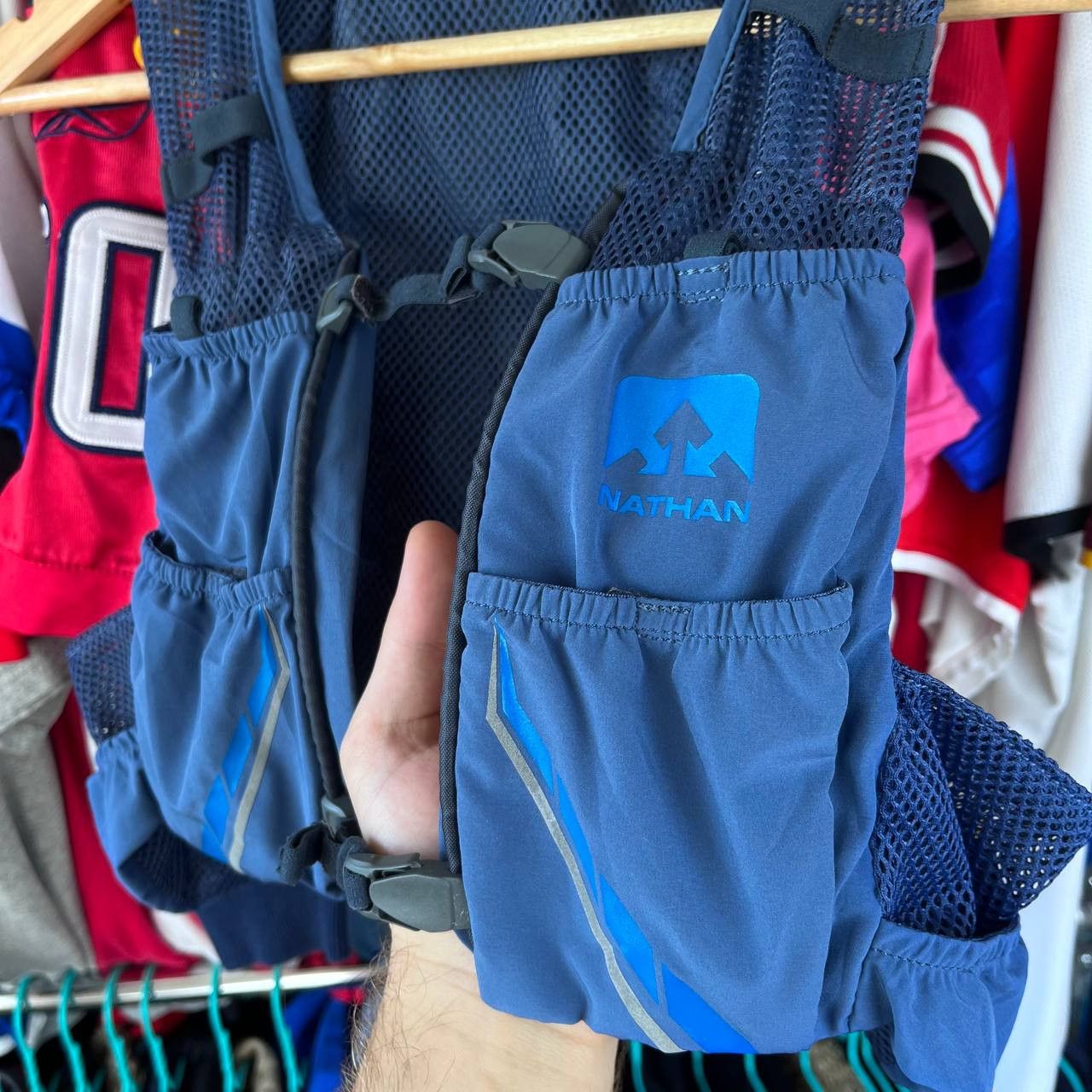 Other NATHAN Vaporzach 2.5L Storage Capacity Blue Running Vest Size US M / EU 48-50 / 2 - 6 Thumbnail