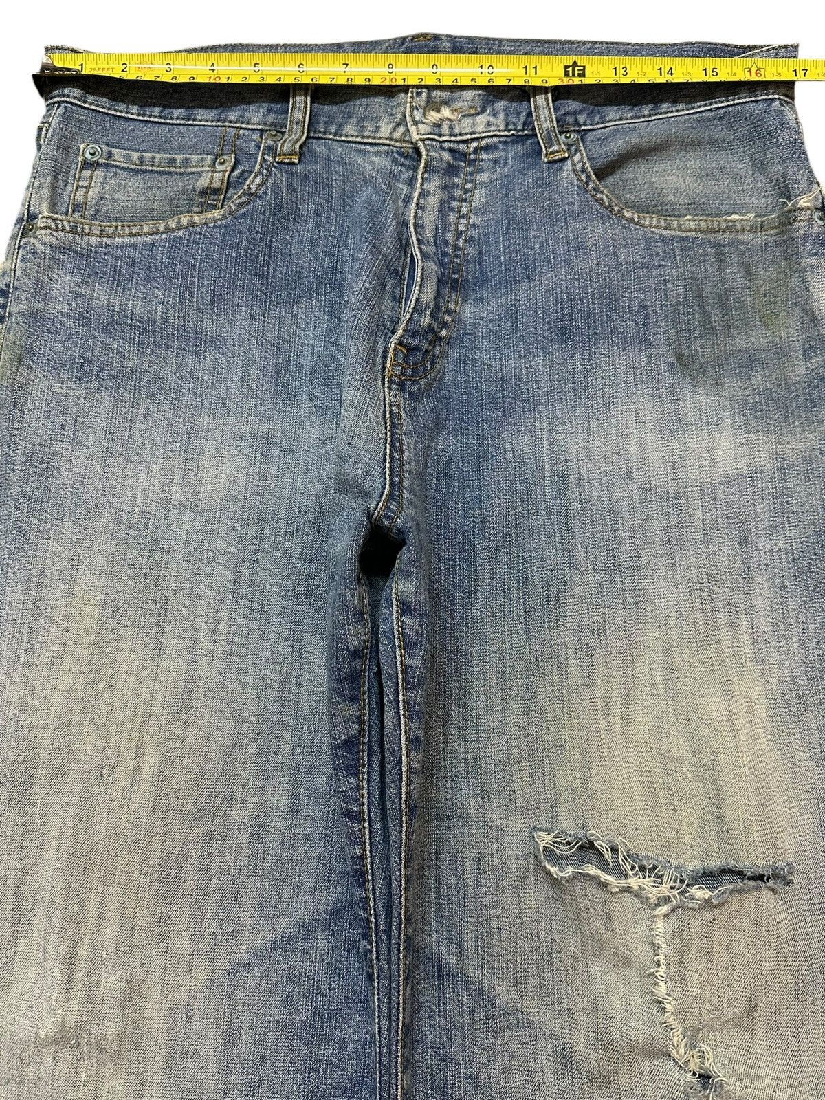 Japanese Brand Vintage Japanese Uniqlo Faded Wash Distressed Baggy Jeans Size US 33 - 11 Thumbnail