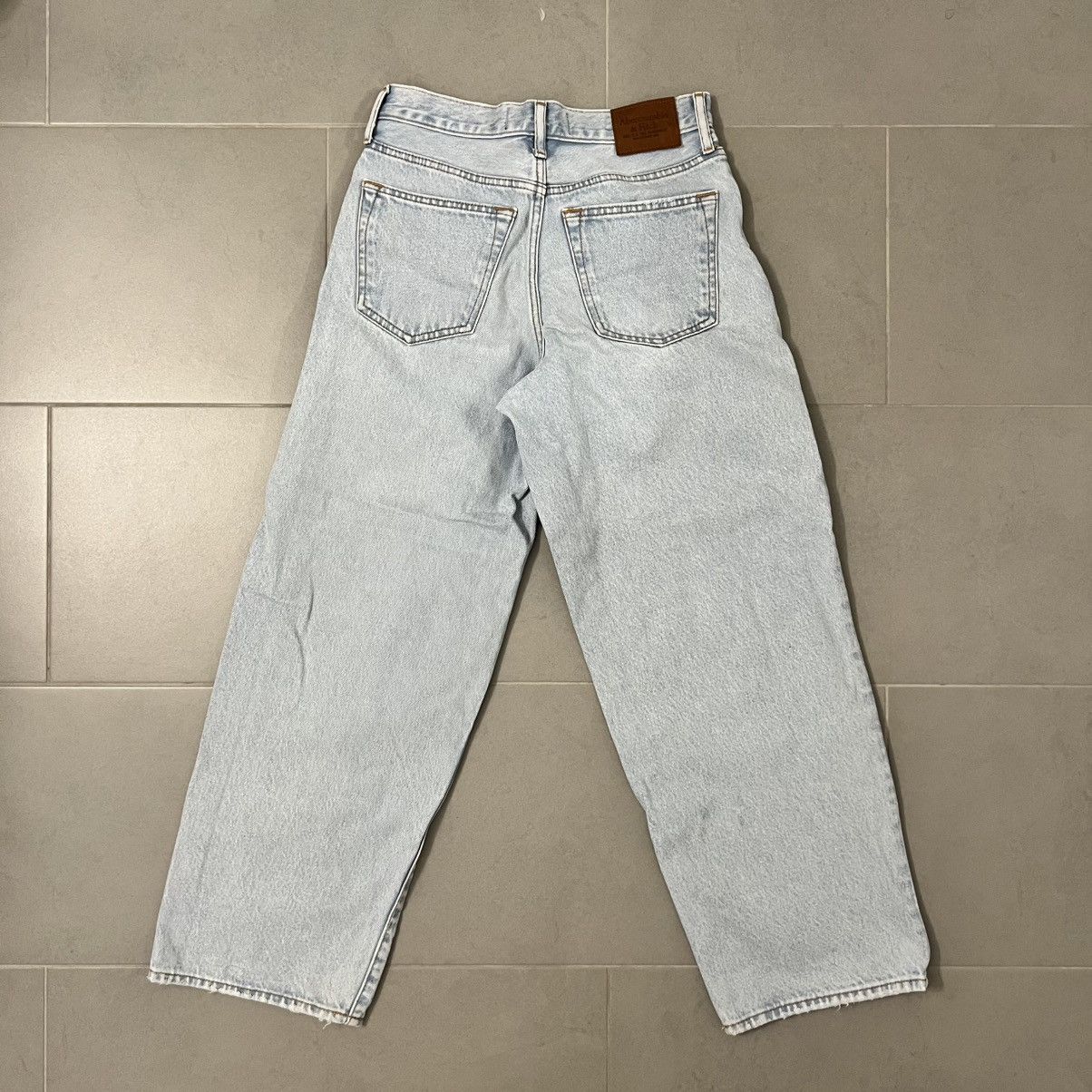 Abercrombie & Fitch Abercrombie & Fitch Ultra Baggy Jeans Light Wash 28Wx30L Size US 28 / EU 44 - 2 Thumbnail