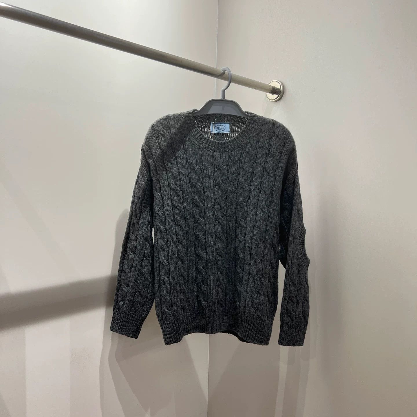 Prada prada grey cable knit cashmere sweater Size US S / EU 44-46 / 1 - 1 Thumbnail