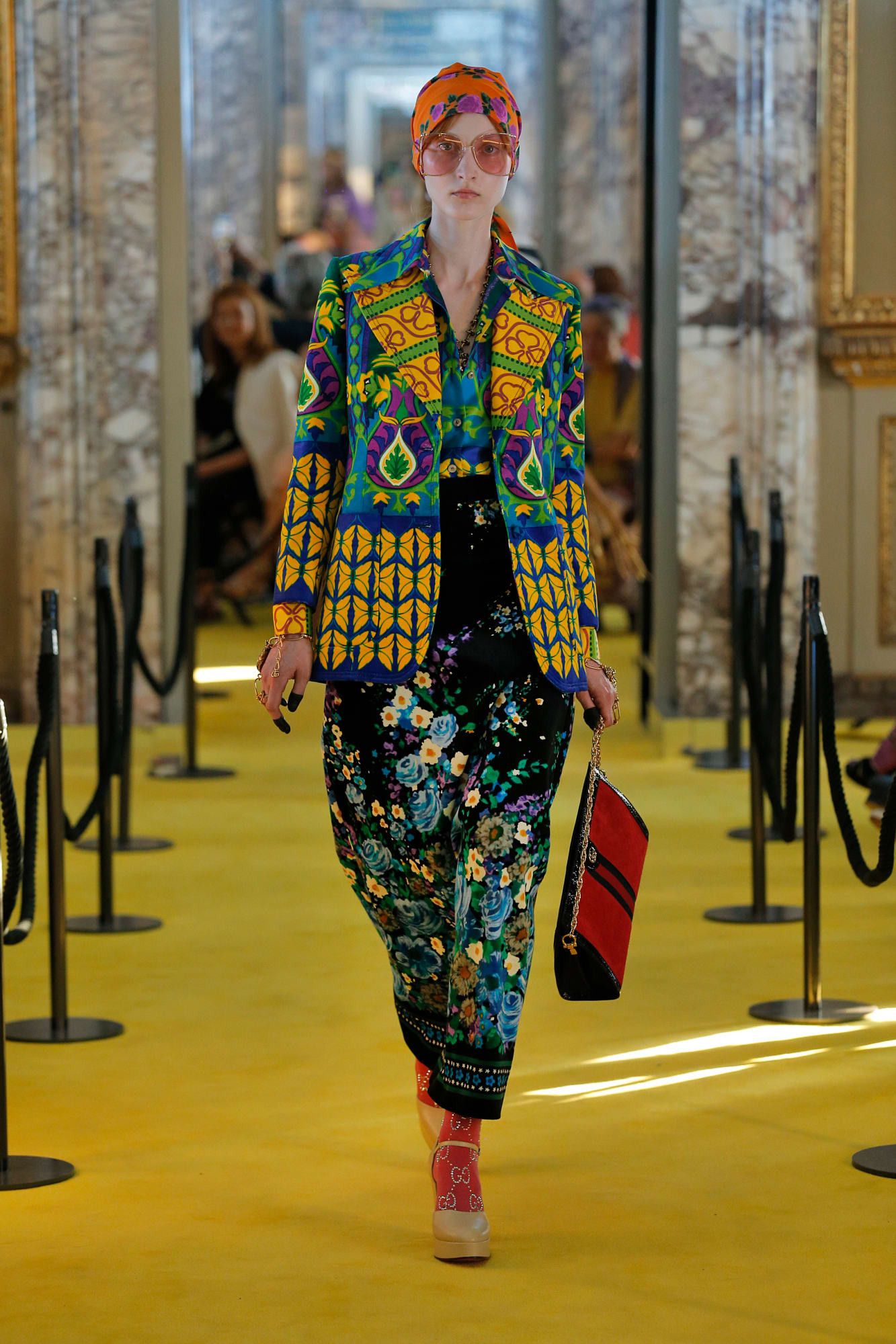 Gucci: Cruise 2018 fashion show Blazer