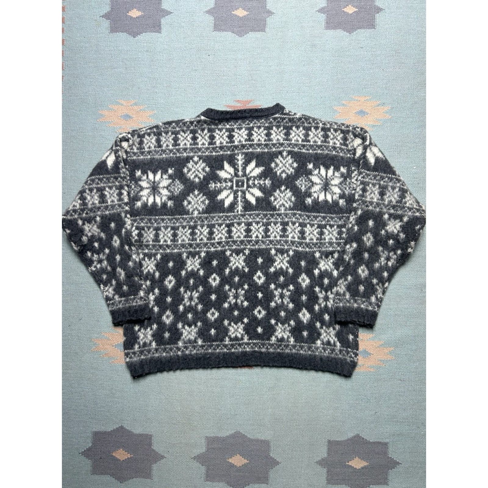 Vintage VINTAGE Woolrich Sweater Wool Knit Fair Isle Pullover Women’s Medium Gray Snowflake Size M / US 6-8 / IT 42-44 - 5 Thumbnail
