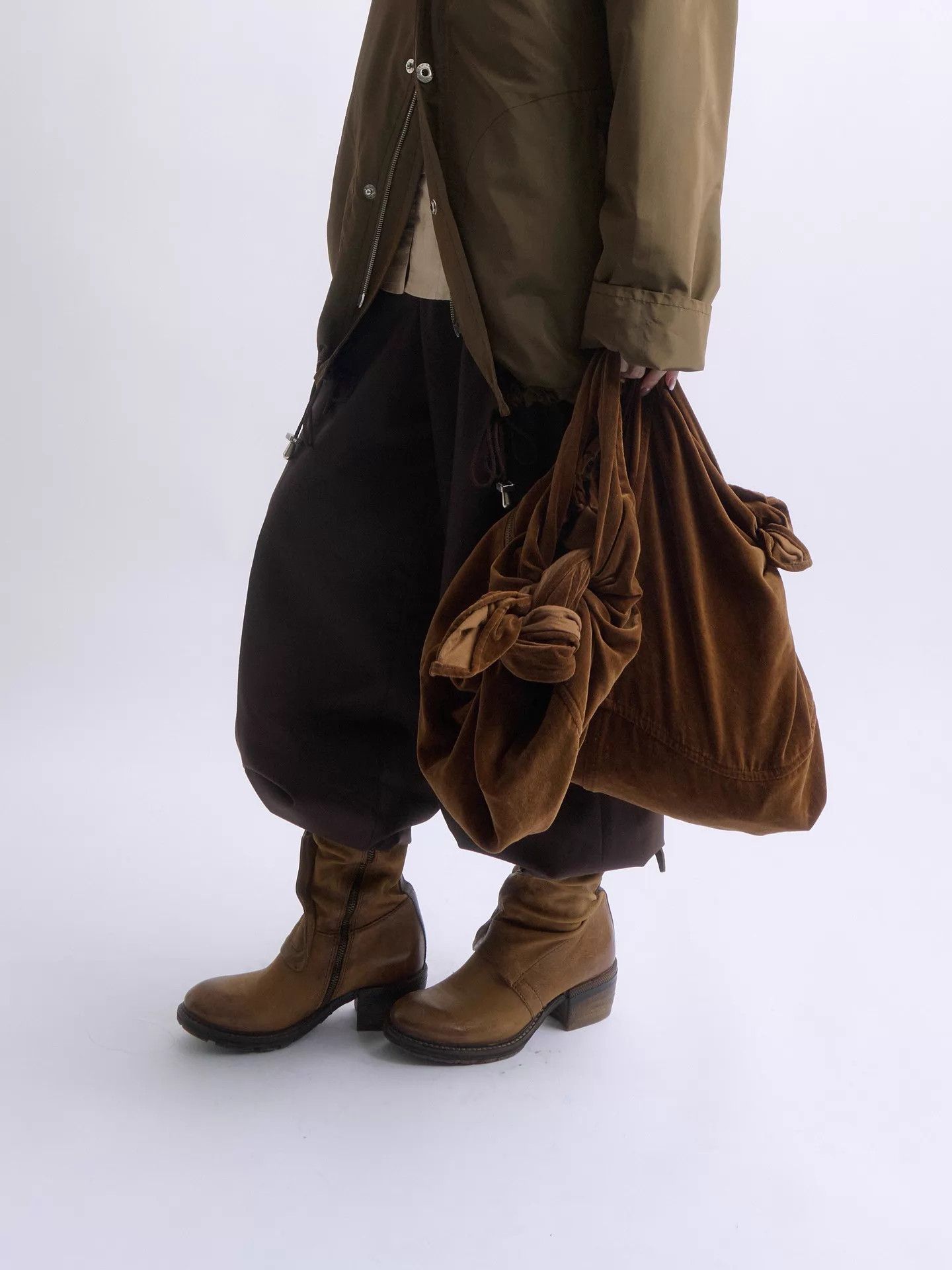 Comme des Garcons COMME des GARÇONS Brown Velvet Cloud Bag Size ONE SIZE - 1 Thumbnail