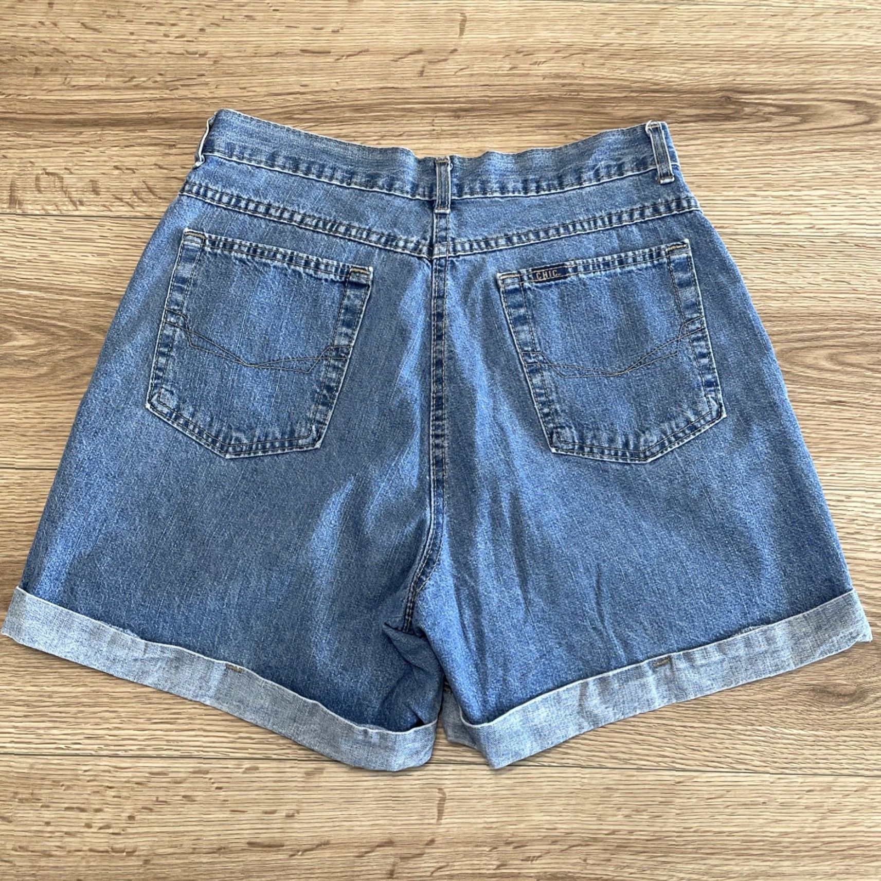 Vintage VINTAGE CHIC Mom Jean Shorts Juniors 9 High Rise Blue Denim Womens Size 30" / US 8 / IT 44 - 6 Thumbnail