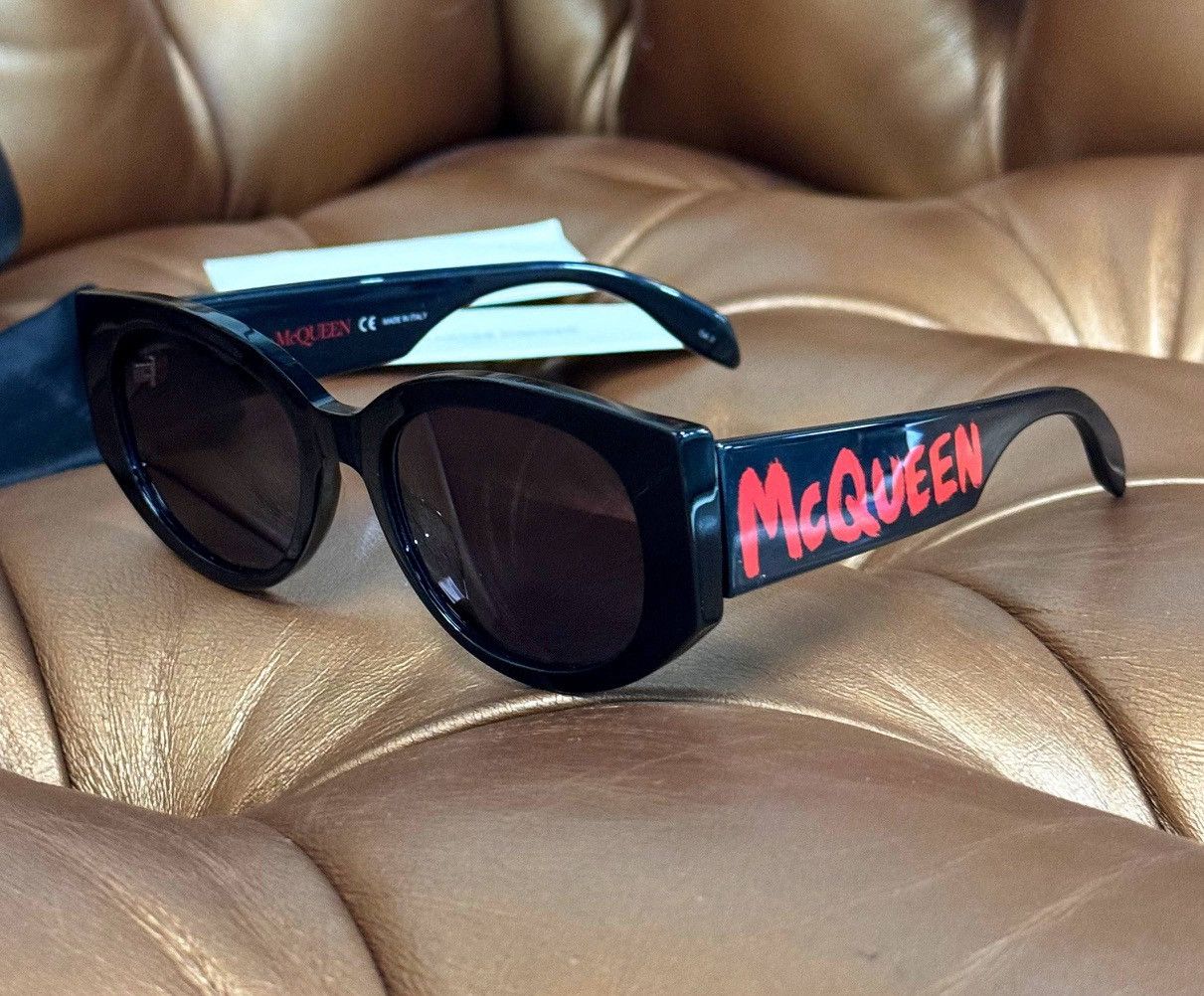 Alexander McQueen Alexander McQueen Red Graffiti Logo Sunglasses AM0330S 002 Size ONE SIZE - 1 Thumbnail