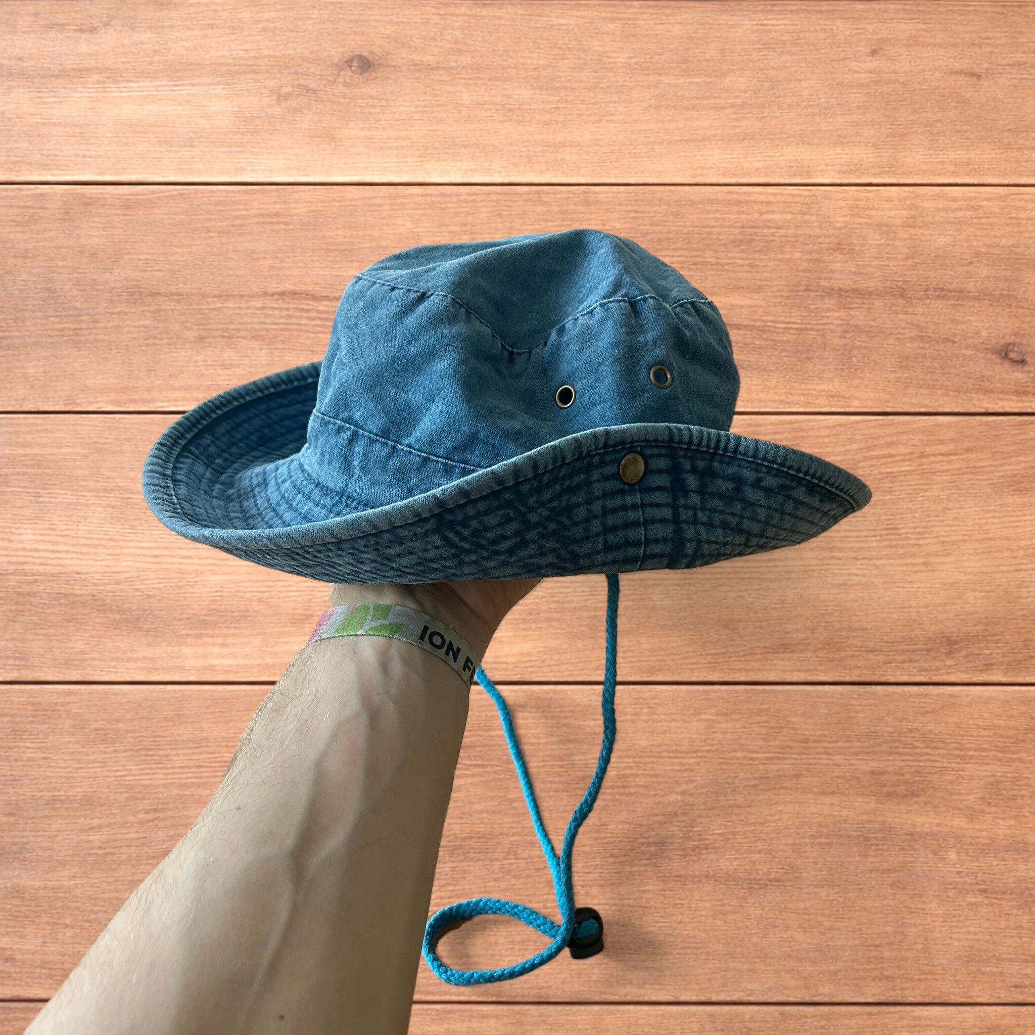 Japanese Brand Vintage style denim fishermans boonie hat in mid blue. Size ONE SIZE - 2 Thumbnail