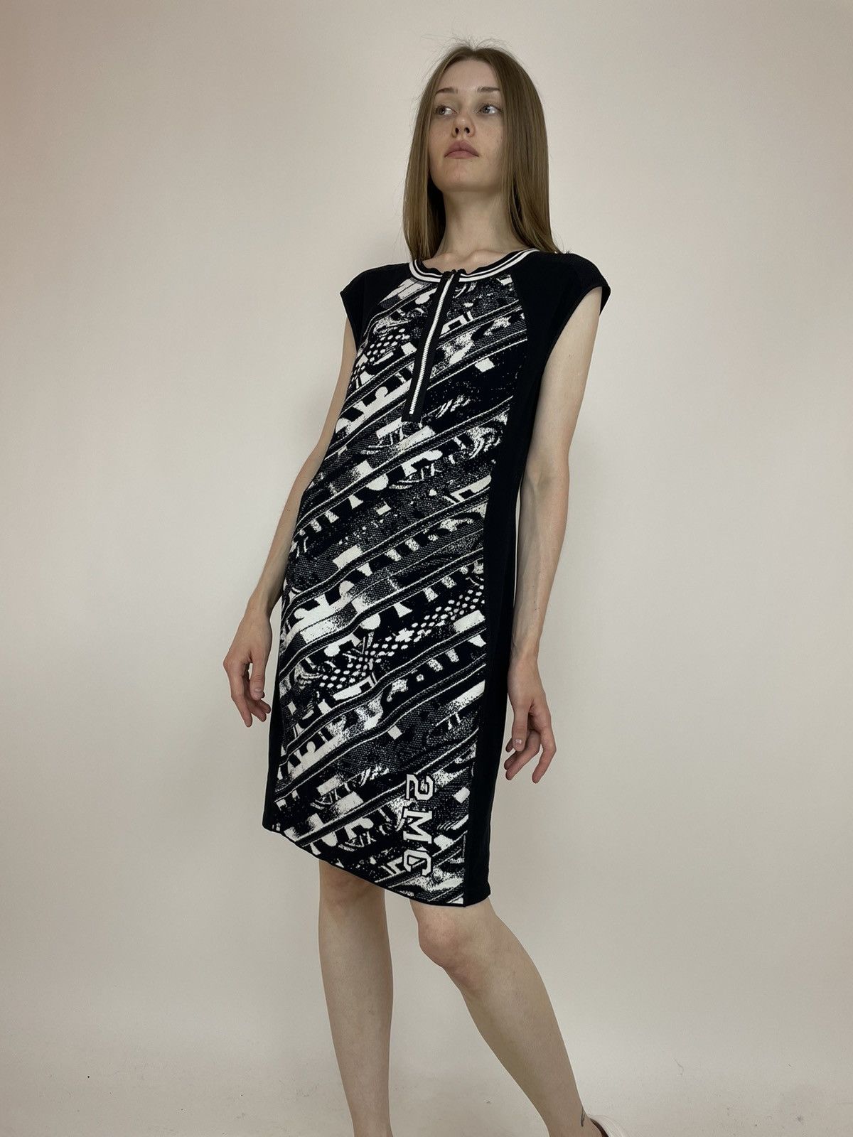 Other MARCCAIN SPORTS DRESS Sleeve less Womens size 4 Size XS / US 0-2 / IT 36-38 - 5 Thumbnail