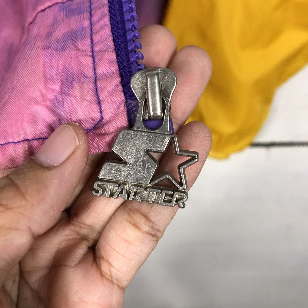 Starter 🔥VINTAGE BOMBER JACKET STARTER WASHINGTON HUSKIES SUN FADED Size US L / EU 52-54 / 3 - 18 Thumbnail