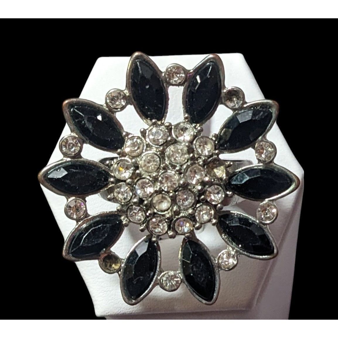 Other Black And Silver Tone Rhinestone Flower Ring Size 8 Size ONE SIZE - 1 Thumbnail