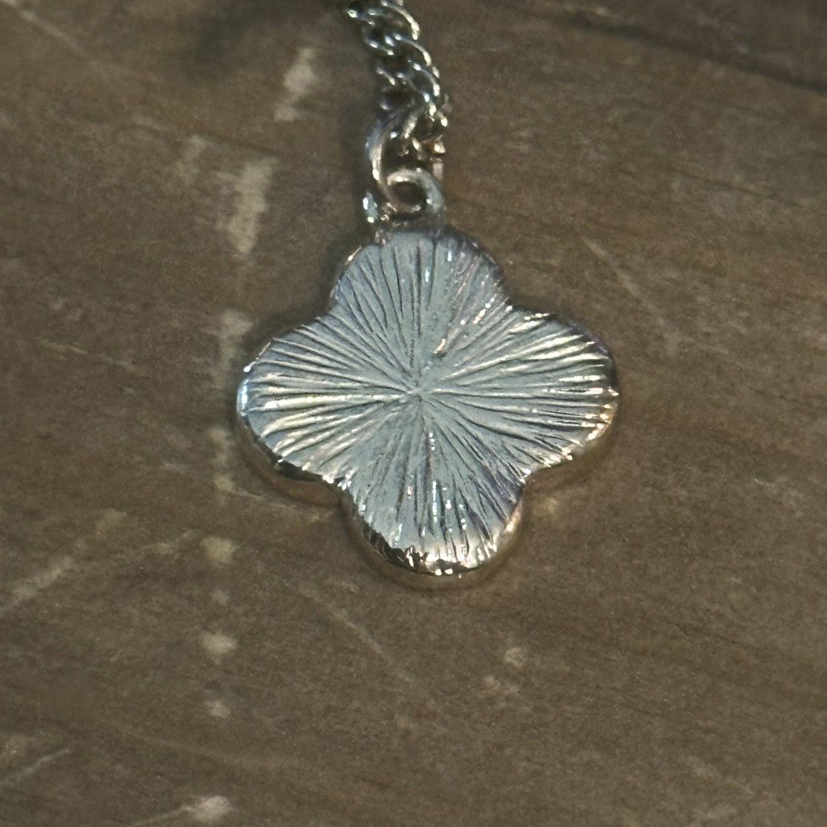 Other Gold tone paved clover pendant necklace Size ONE SIZE - 4 Thumbnail