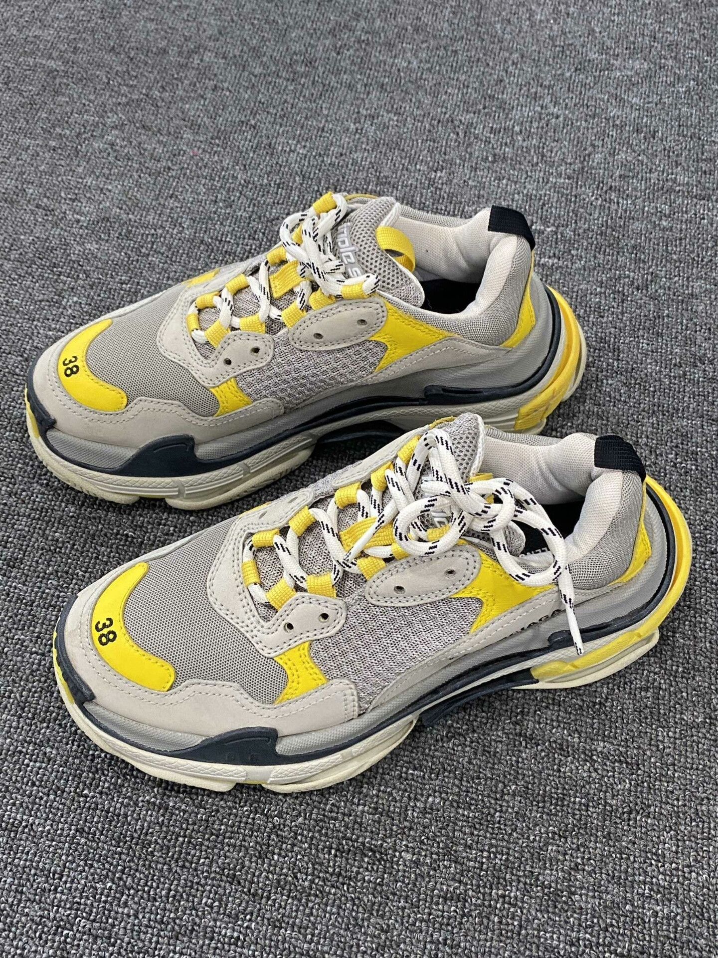 Balenciaga Balenciaga Yellow Lowtop Sneakers us_8 Women Size US 8 / IT 38 - 1 Thumbnail