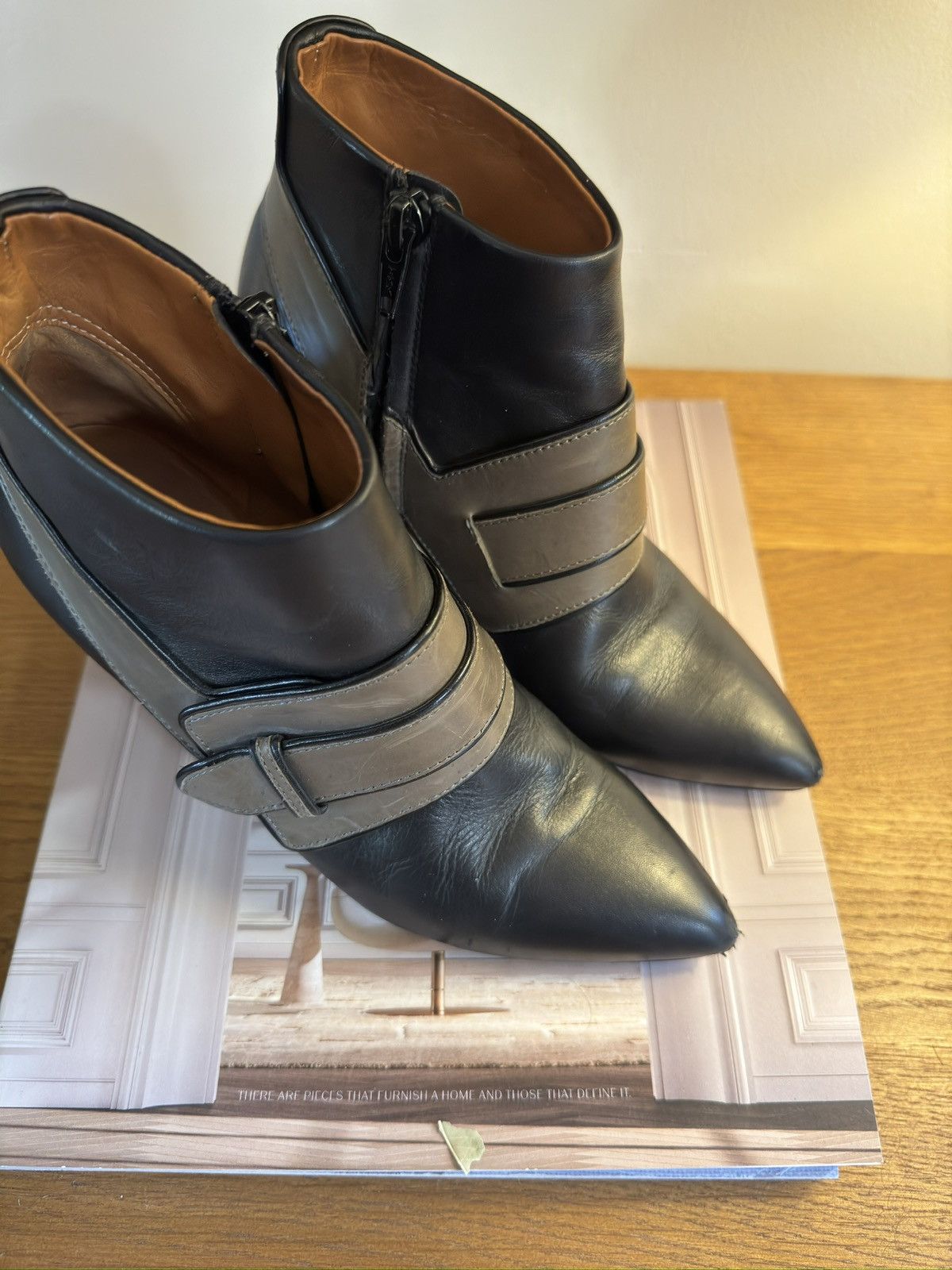 Balenciaga BALENCIAGA PARIS Made in Italy Ankle Bootie Size 35.5 Size US 5.5 / IT 35.5 - 6 Thumbnail