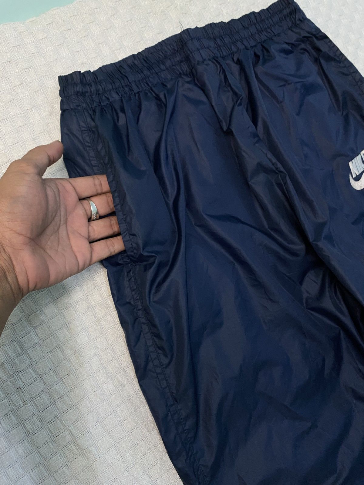 Carhartt Wip × Nike VINTAGE NIKE 90S BAGGY NYLON WIDE LEG SWOOSH TRACK PANTS Y2K Size US 28 / EU 44 - 5 Thumbnail