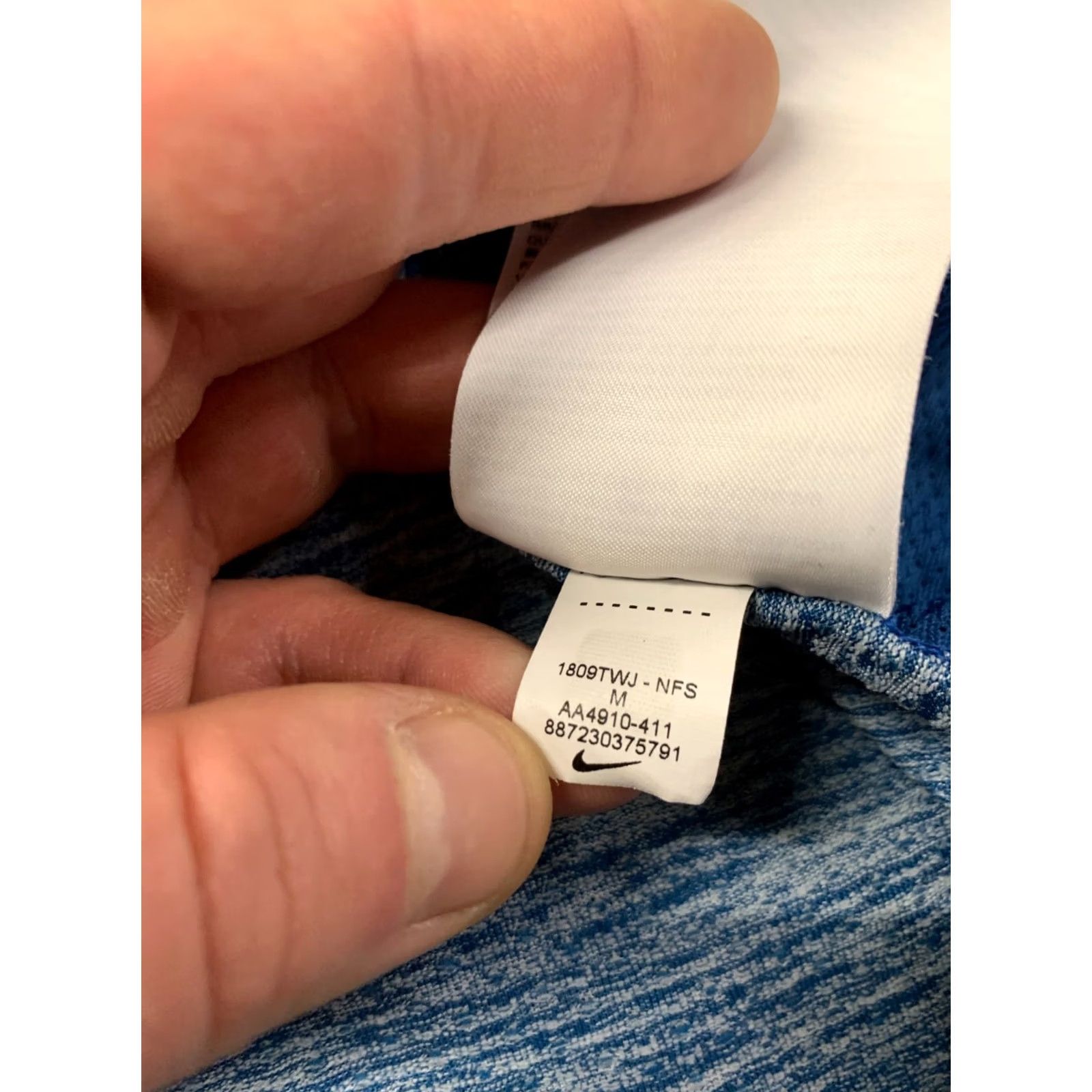 Nike NIKE Dri-FIT ORIGINAL 2018 RUN TRAINING MEN VEST TANK TOP SHIRT JERSEY SIZE M Blue Sleeveless Crew Neck 100% Polyester Sports Size US M / EU 48-50 / 2 - 6 Thumbnail