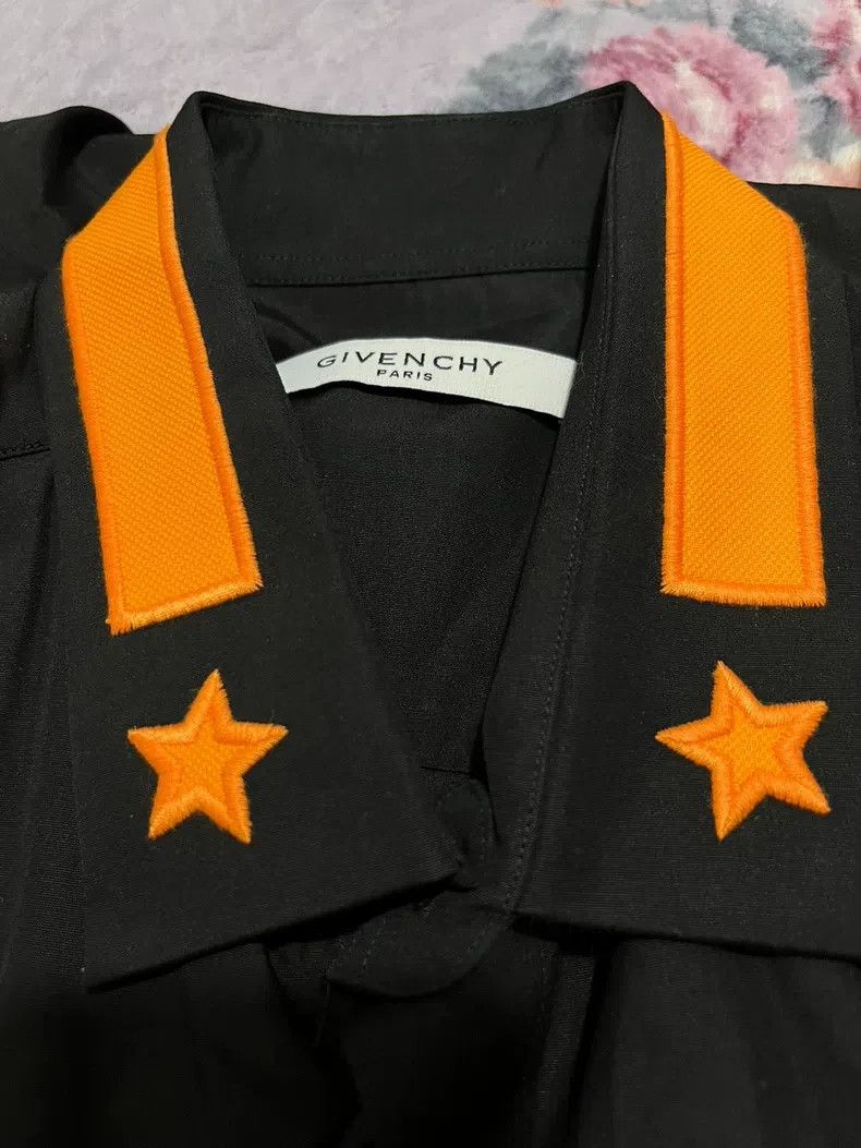 Givenchy Givenchy size F Classic Black Star Pattern Shirt Size US S / EU 44-46 / 1 - 1 Thumbnail