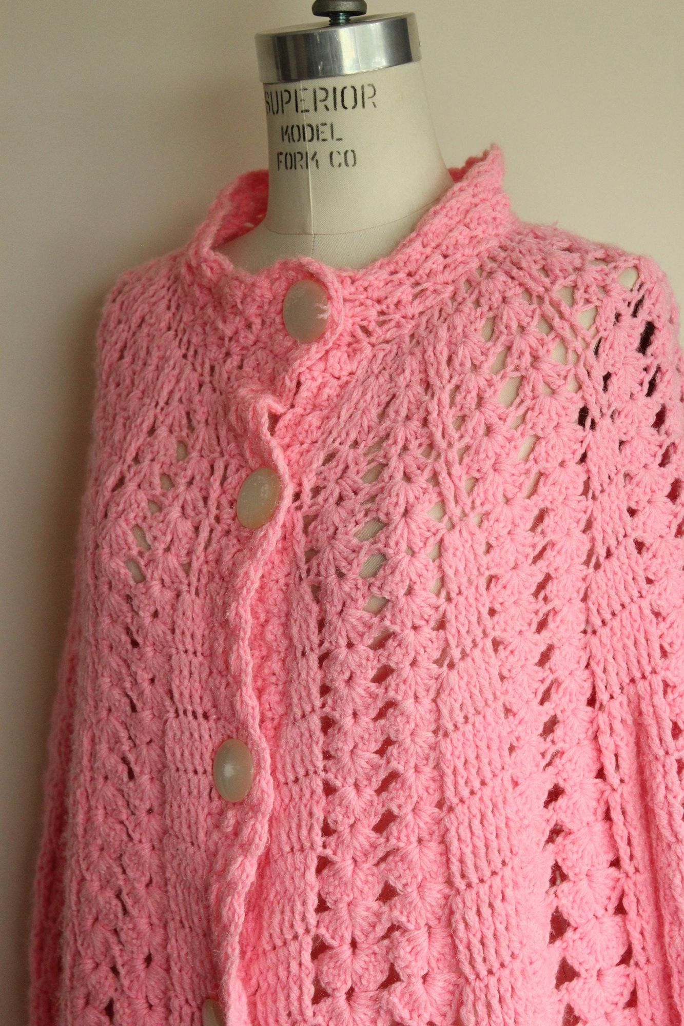 Vintage Vintage 1960s 1970s Poncho Shawl, Pink Knit or Crochet with Size ONE SIZE - 7 Thumbnail