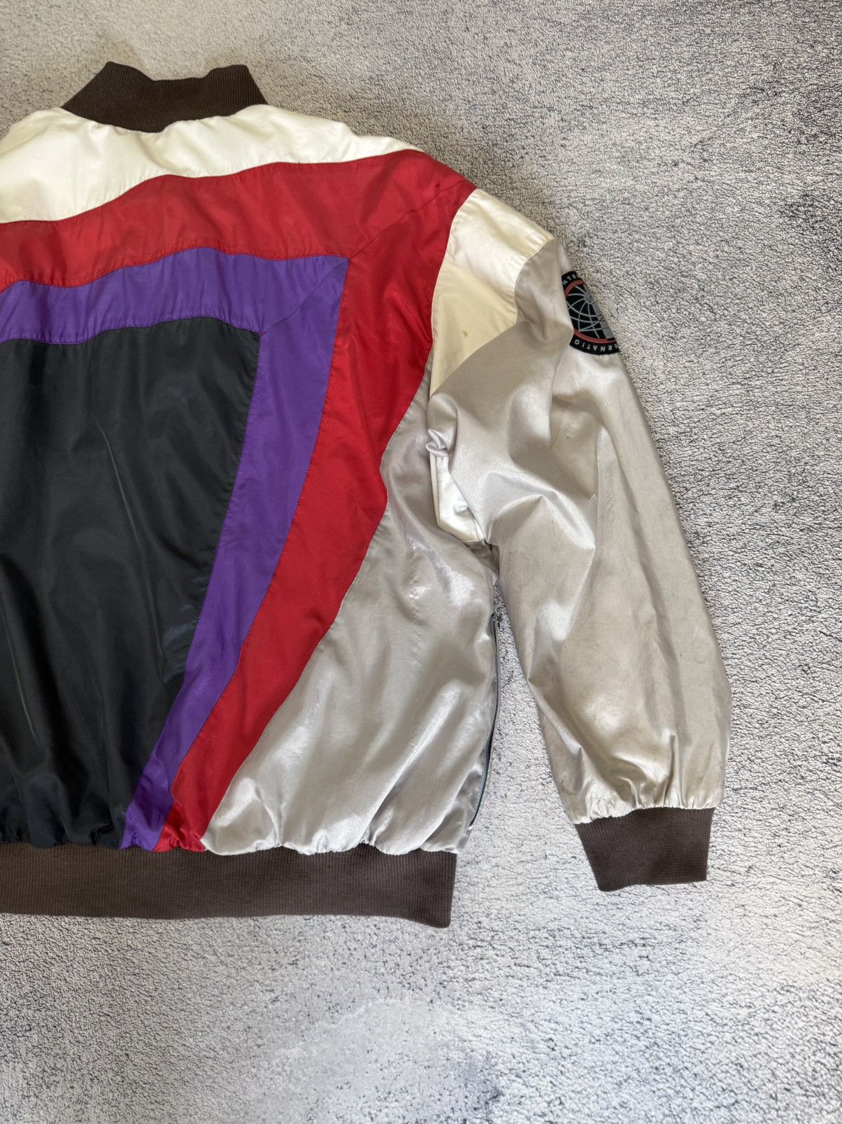 Nike Vintage Nike International Windbreaker Track Jacket Nylon Size US L / EU 52-54 / 3 - 13 Thumbnail