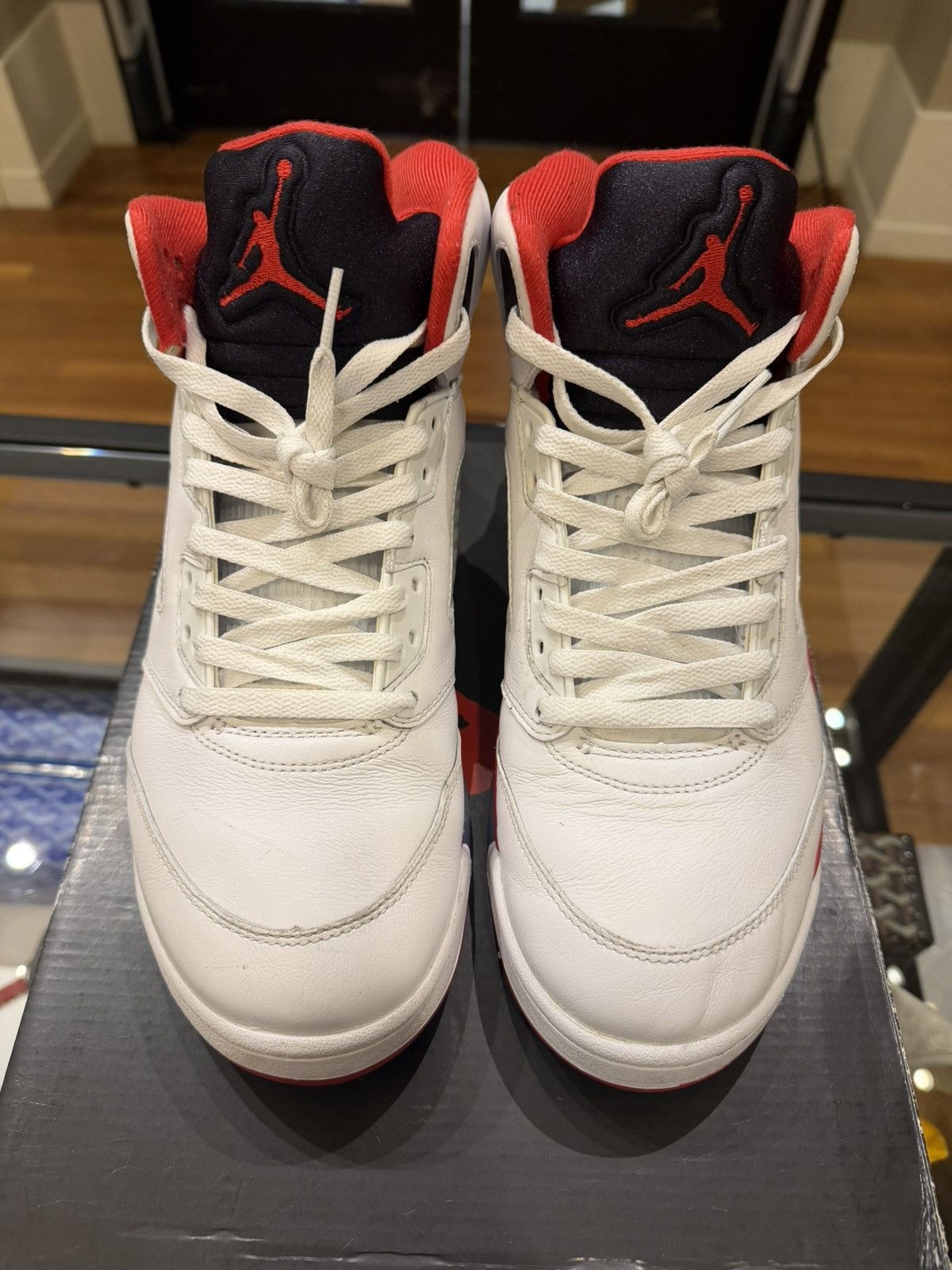 Jordan Brand Jordan 5 Retro ‘Fire Red Black Tounge’ Size US 10.5 / EU 43-44 - 4 Thumbnail