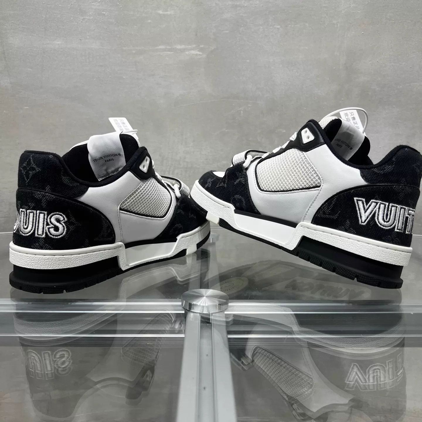 Louis Vuitton LV Trainer Velcro Women's Black White UK3 (37) Size US 5.5 / IT 35.5 - 5 Thumbnail