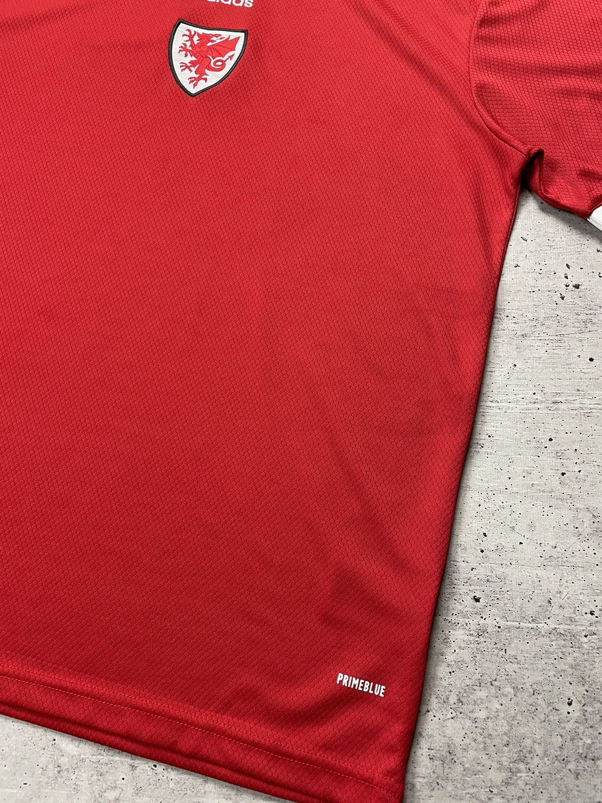 Adidas Adidas Wales 22/2023 kit centre logo Size US L / EU 52-54 / 3 - 3 Thumbnail