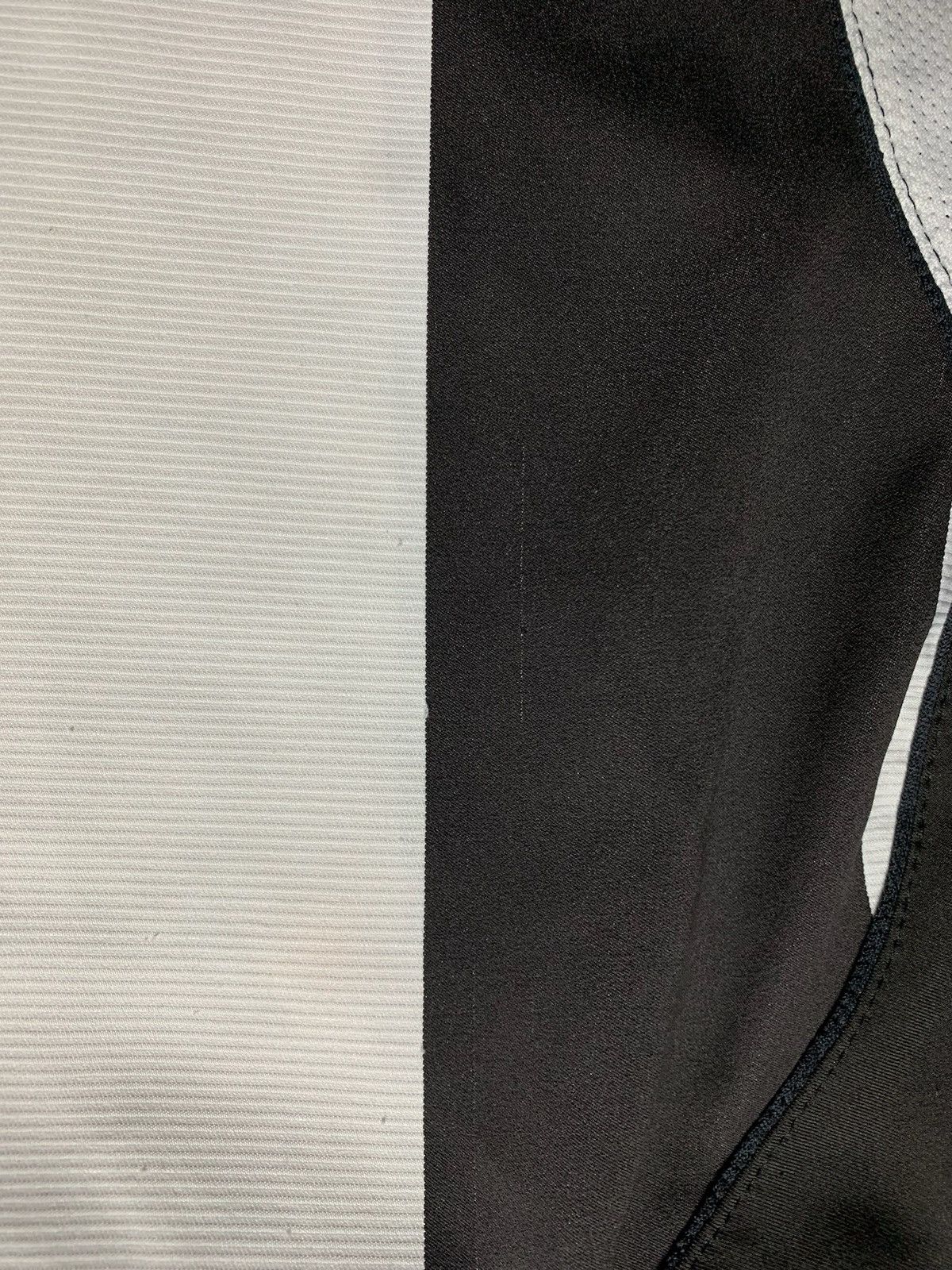 Nike × Vintage Vintage Nike Juventus soccer jersey size L logo Size US L / EU 52-54 / 3 - 15 Thumbnail