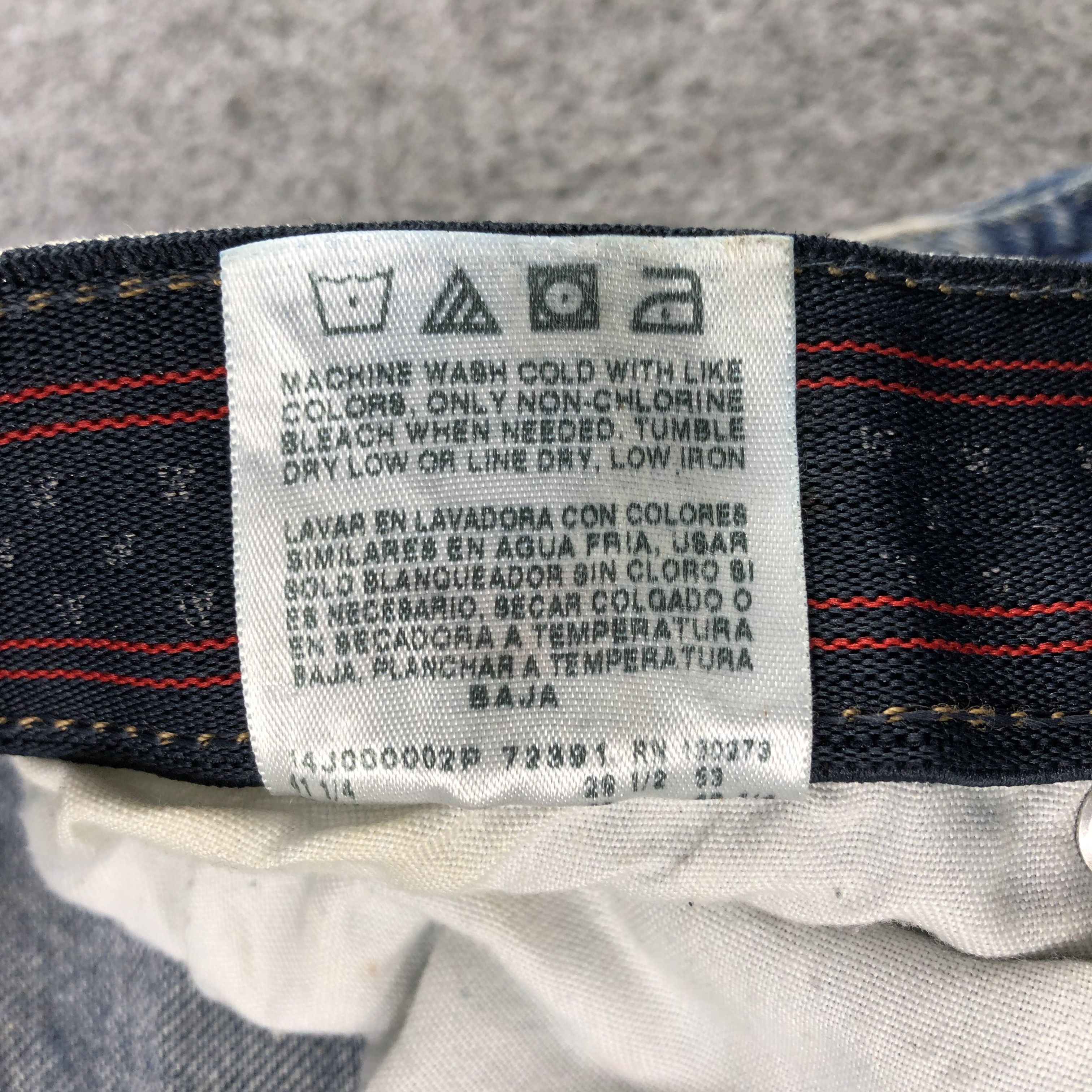 Vintage Vintage Blue Wash Wrangler Jeans-J2431 Size US 37 - 14 Thumbnail