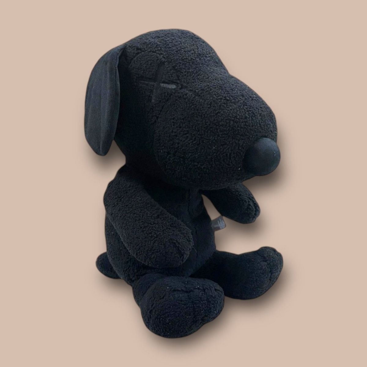 Kaws × Peanuts × Uniqlo KAWS x Uniqlo x Peanuts Snoopy Plush (Medium) Dolls Size ONE SIZE - 2 Thumbnail