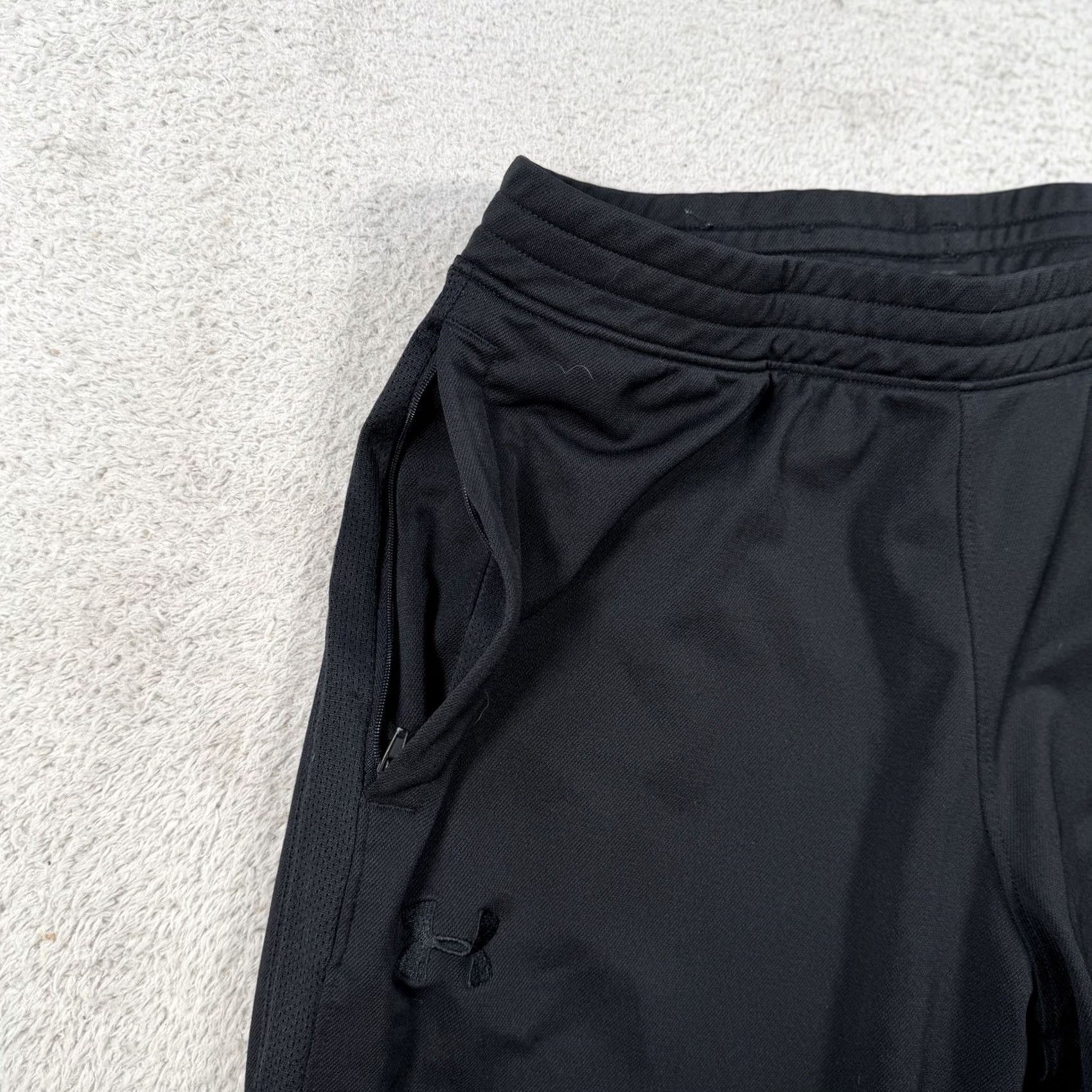 Under Armour Sweatpants Mens Large Black Fitted Joggers Gym Active Drawstring, Men's (Size 33) — image 2 of 6