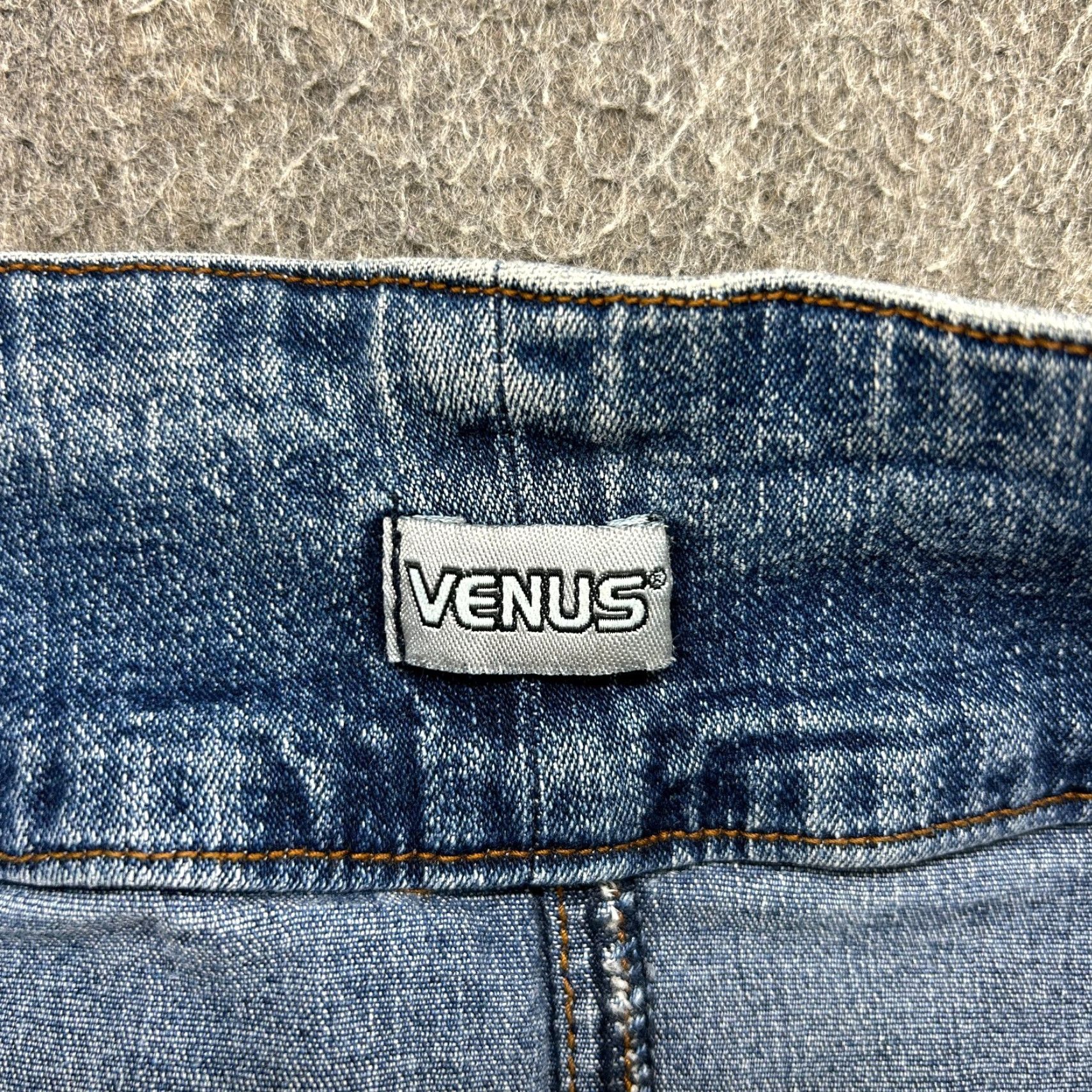 Venus VINTAGE Venus Jeans Skirt Womens S Blue Denim Short A-Line Pockets Slit Belted 70s 80s 90s Bohemian Festival Retro USA Din Velvet? Size 28" / US 6 / IT 42 - 2 Thumbnail