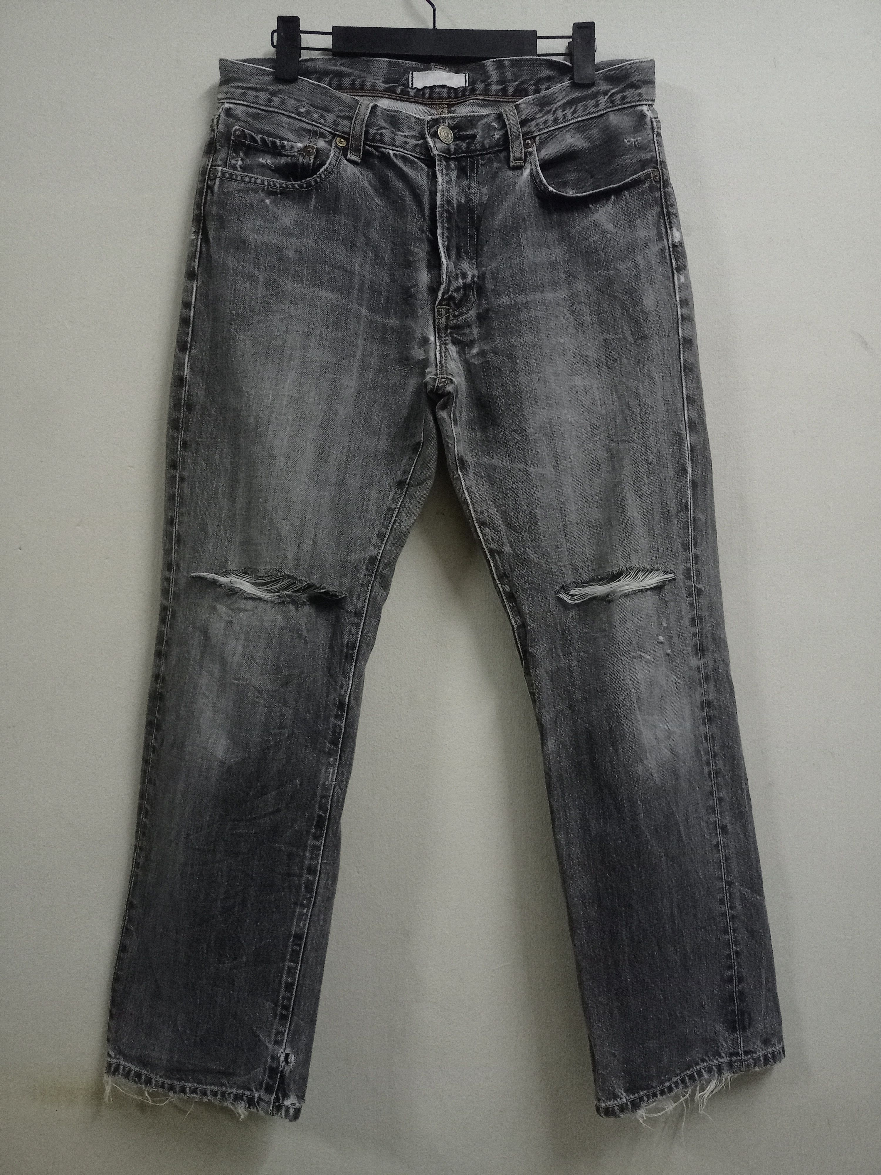 image of Vintage Uniqlo Earth Tone Distressed Loose Jeans 31X27 in Grey, Men's