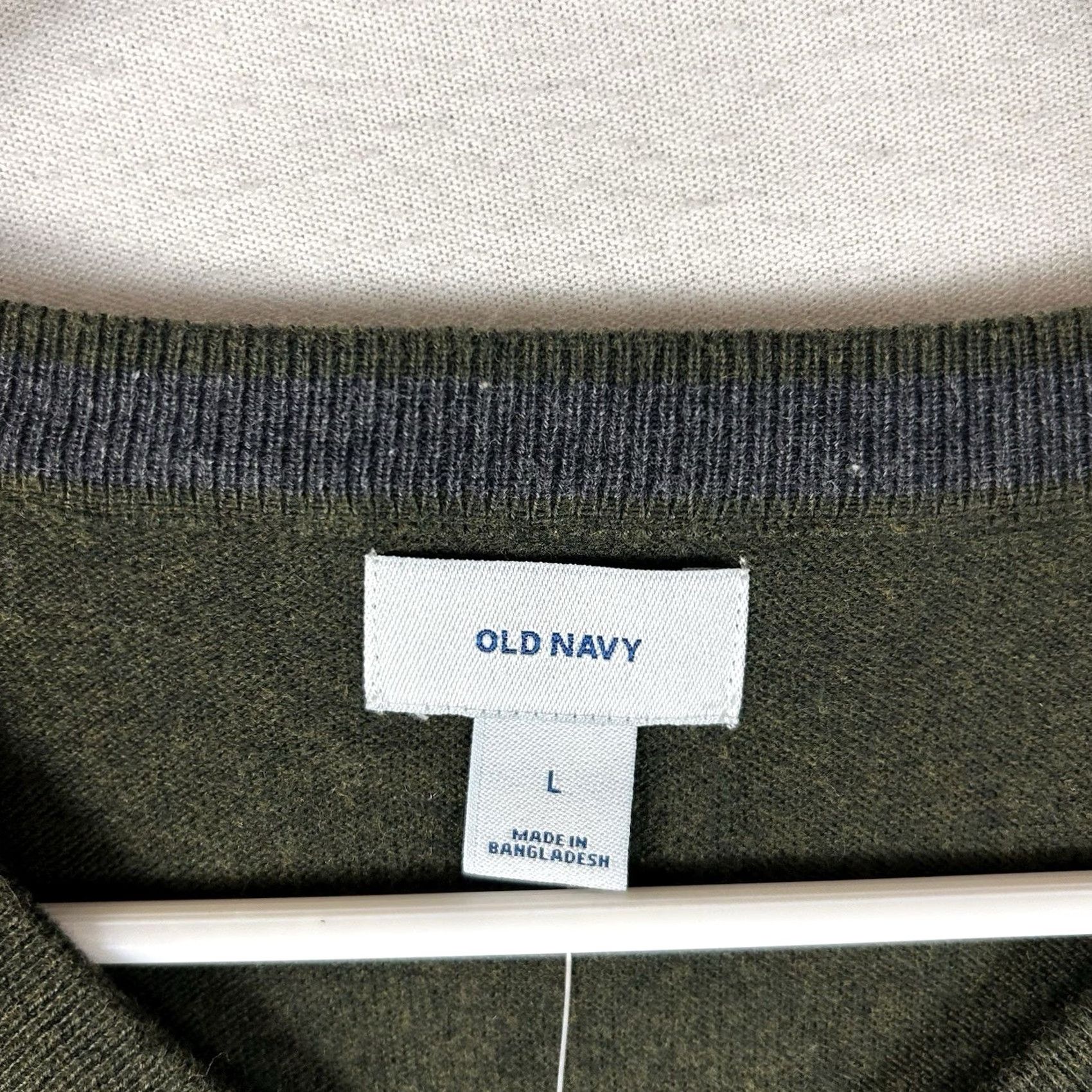 Old Navy Old Navy Lightweight Pullover Sweater Mens L Green V-Neck Long Sleeve Knitted Cotton Polyester Winter Casual (Regular) Shirt Mens Size US L / EU 52-54 / 3 - 3 Thumbnail