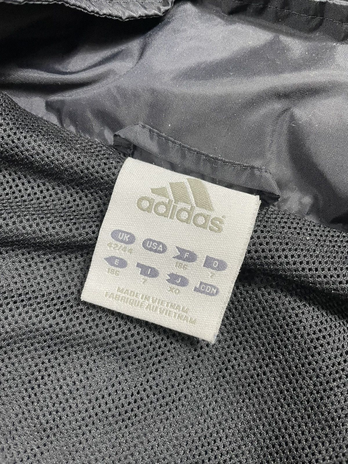 Vintage Adidas Windbreaker Rain Jacket Sportswear Size L Size US L / EU 52-54 / 3 - 10 Thumbnail