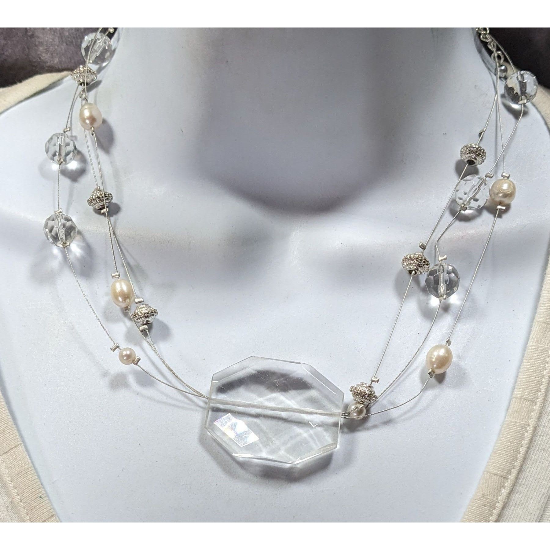 Other Whimsical White Clear And Silver Tone Floating Necklace Size ONE SIZE - 2 Thumbnail