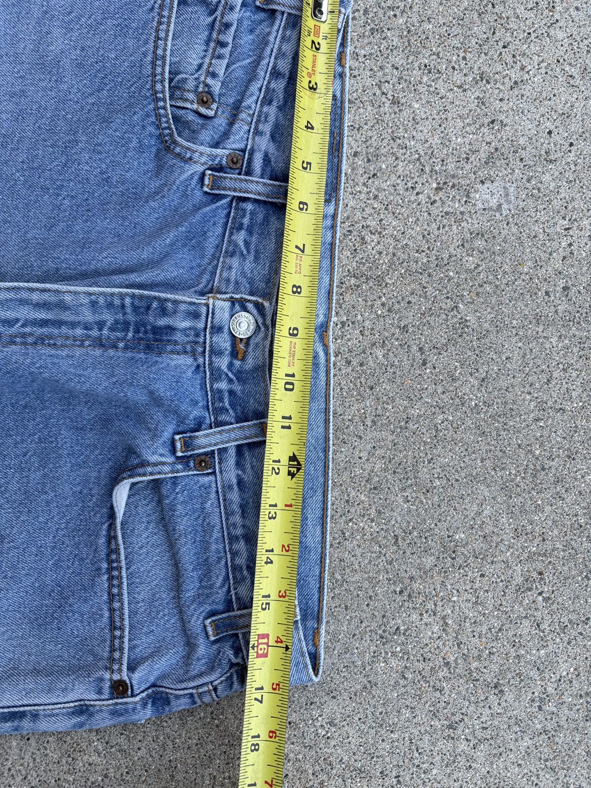 Levi's Vintage 2001 L. Indigo Levi’s 550 Relaxed Fit Jeans Size 36 Size US 36 / EU 52 - 8 Thumbnail