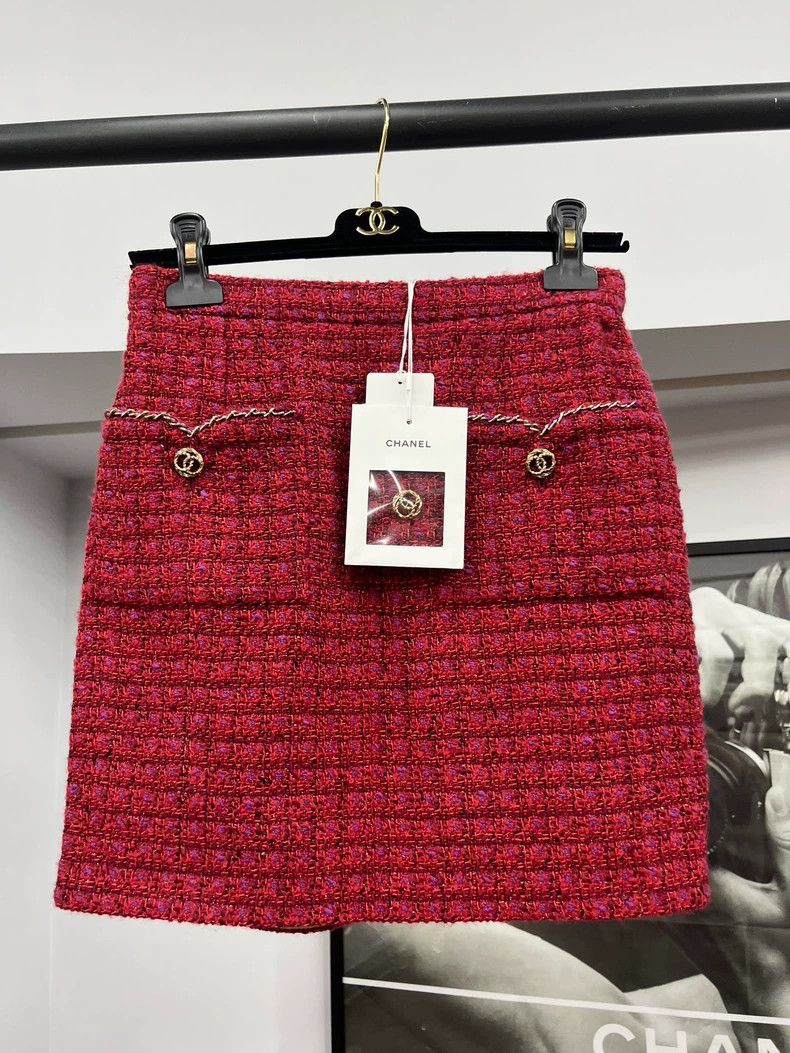 Chanel Chanel 23B Red Tweed Skirt Size US 36 / EU 52 - 1 Thumbnail