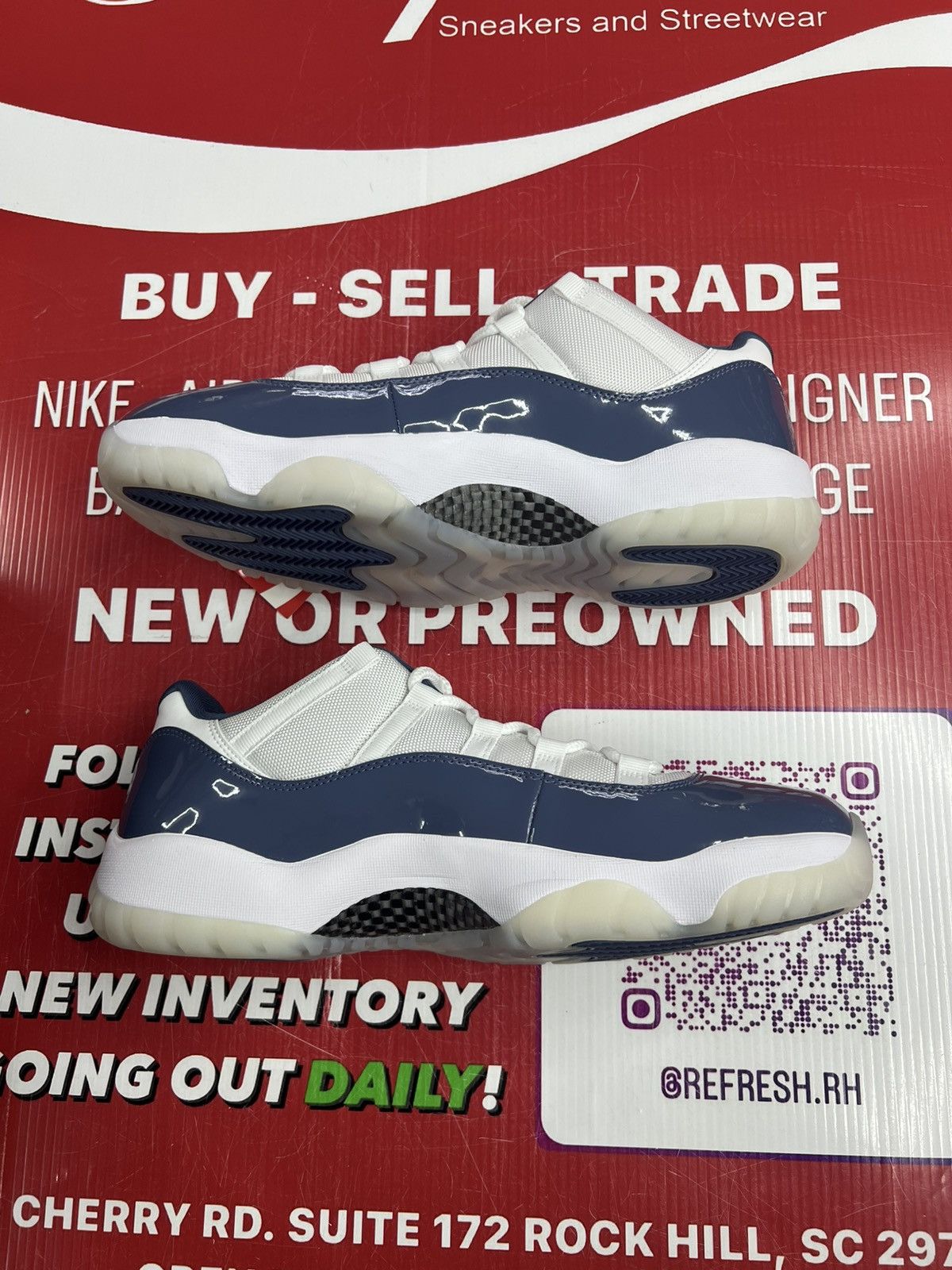 Jordan Brand Air Jordan 11 Low Diffused Blue Size 13 Size US 13 / EU 46 - 3 Thumbnail