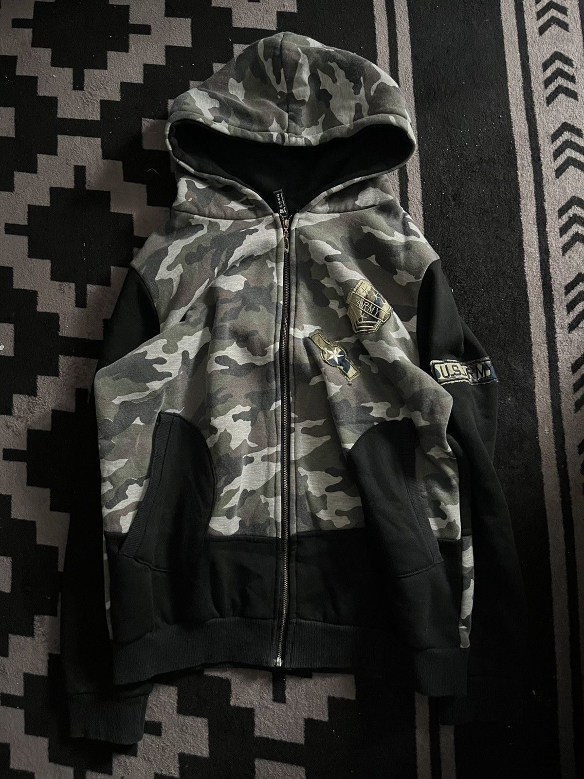 Le Grande Bleu (L.G.B.) Japanese unknwn camo army hoodie y2k Size US S / EU 44-46 / 1 - 1 Thumbnail