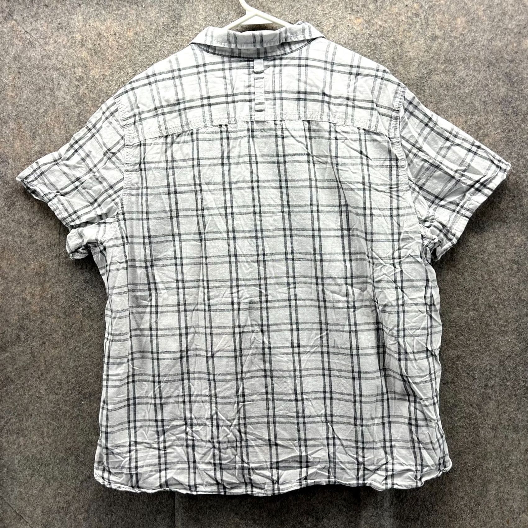 The North Face VINTAGE The North Face Shirt Men 2XL White Button-Down Check Short Sleeve Chambray Hike Size US XXL / EU 58 / 5 - 2 Thumbnail