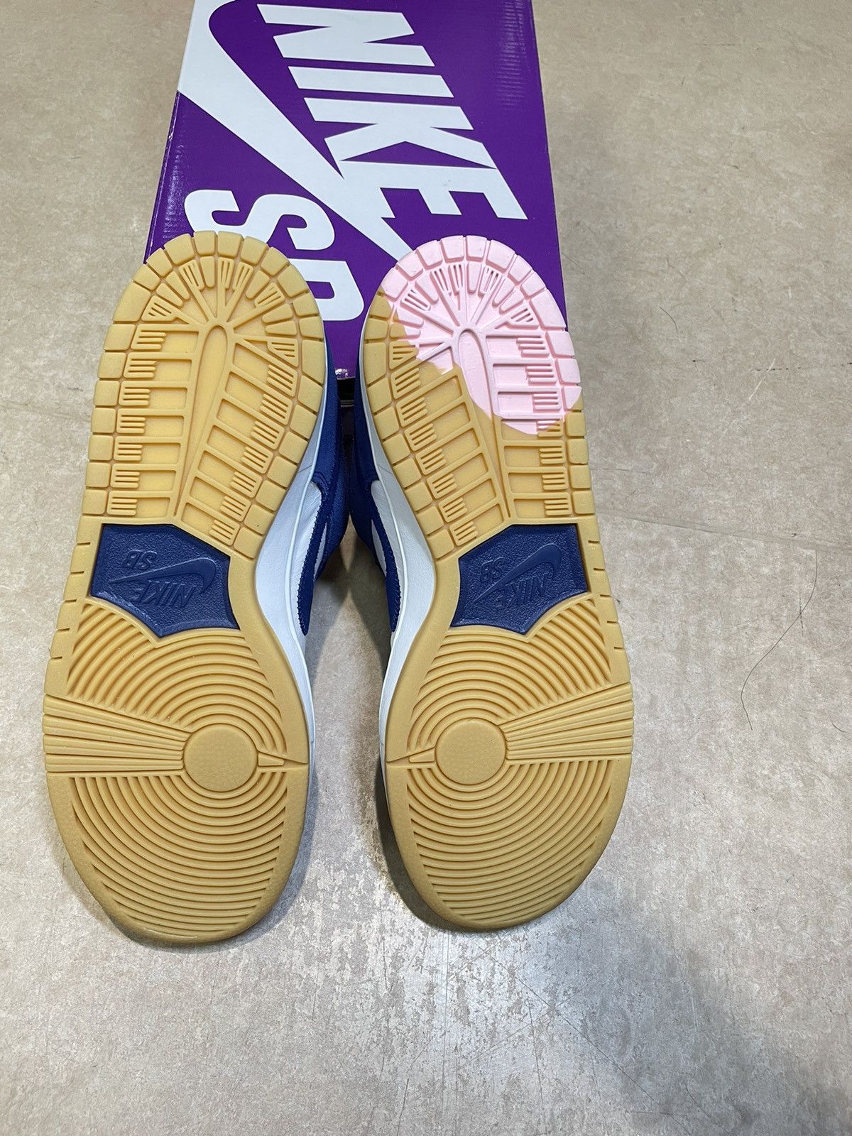 size 8.5 NIKE SB DUNK LOW LA DODGERS MLB party pack