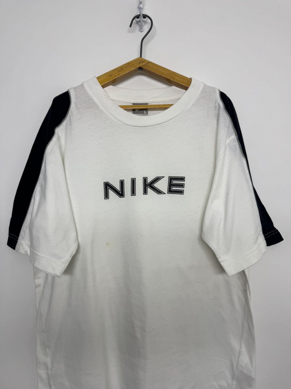 Nike Vintage Y2k Nike Big Logo Swoosh T-Shirt Size US L / EU 52-54 / 3 - 5 Thumbnail