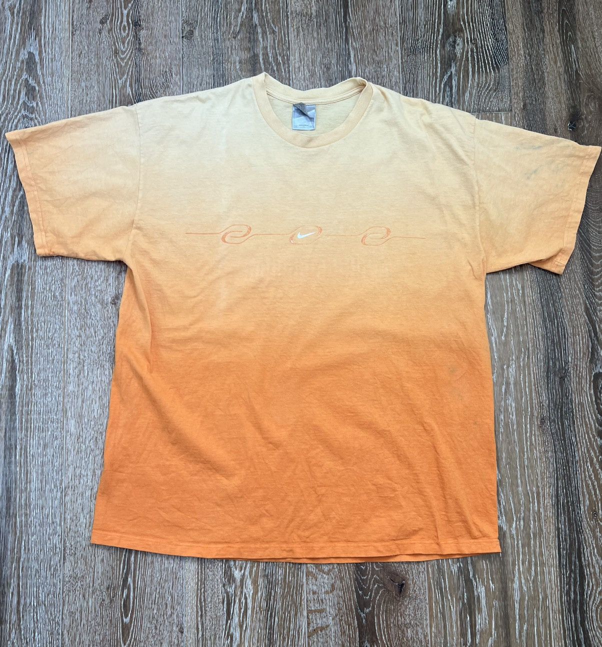 Nike Vintage Nike swoosh gradient tee Size US XL / EU 56 / 4 - 1 Thumbnail